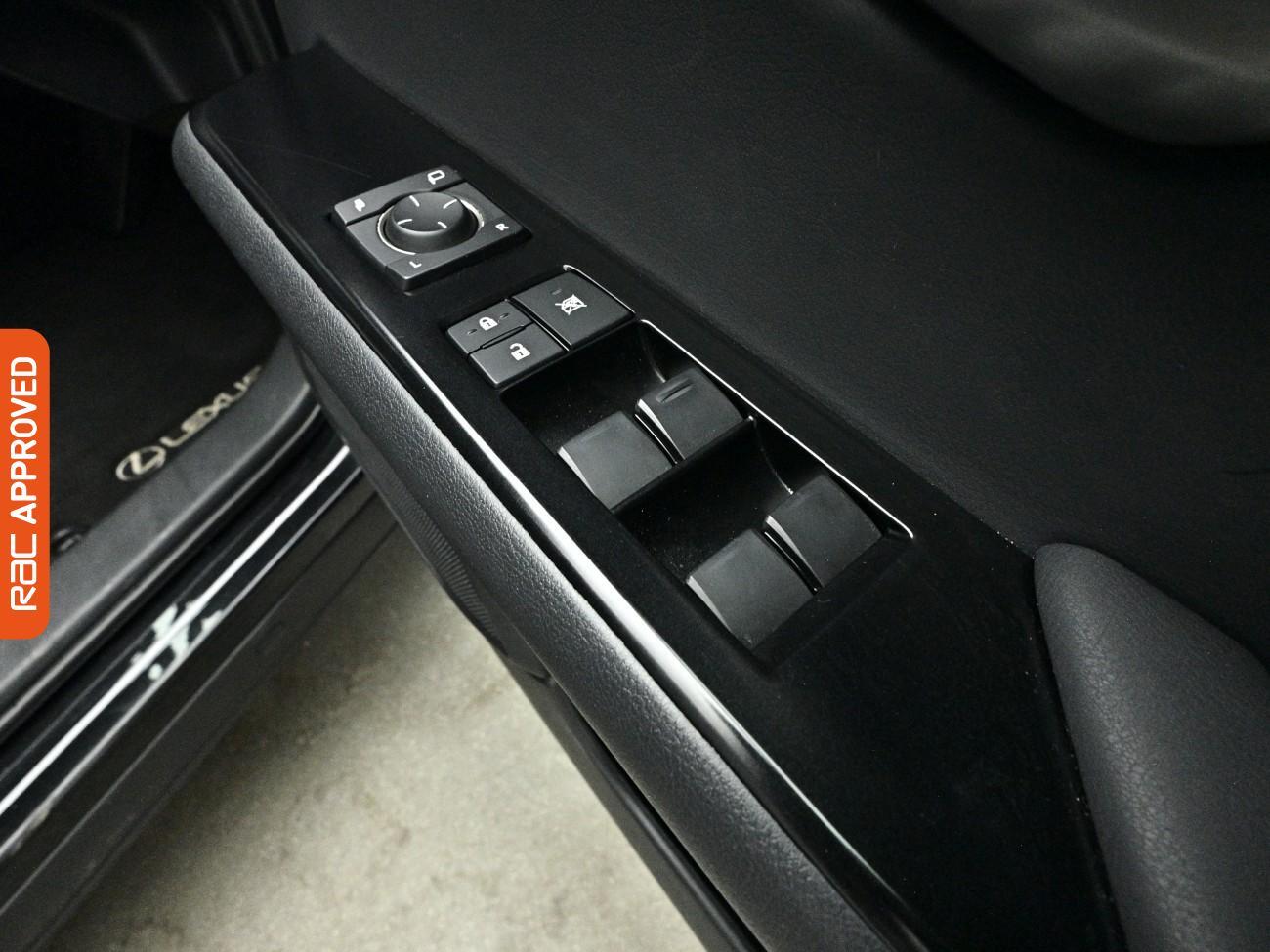 Lexus Ux view 27