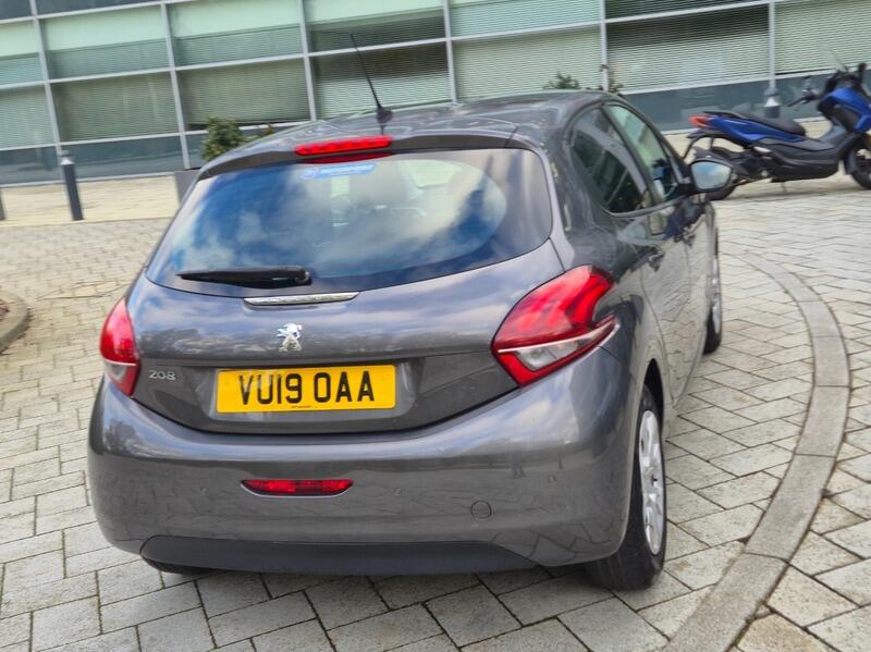 2019 Peugeot 208 1.2 PureTech Signature Euro 6 (s/s) 5dr • 53,000 miles image 8
