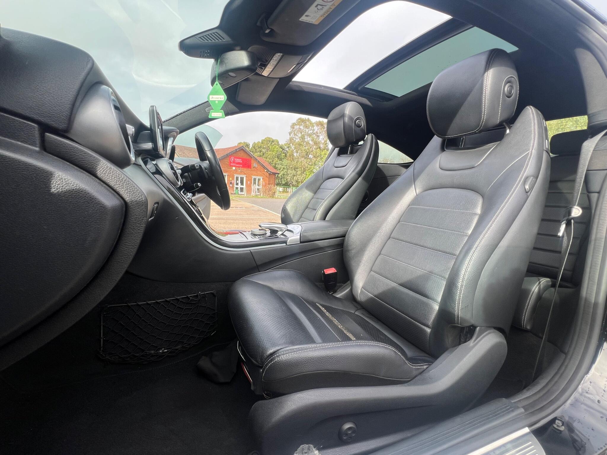 Mercedes-Benz C-Class view 27