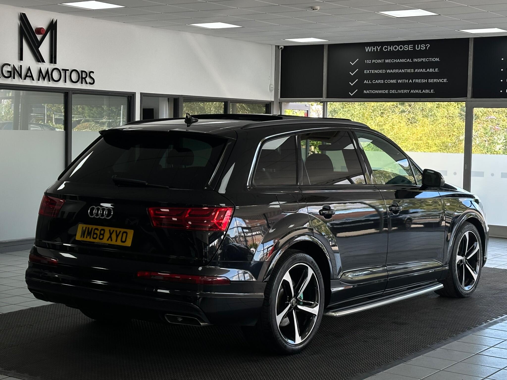 Audi Q7 view 13