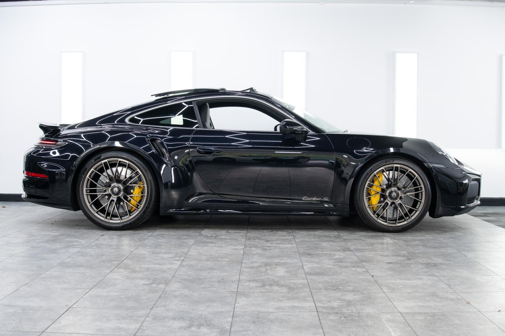 Porsche 911 view 3