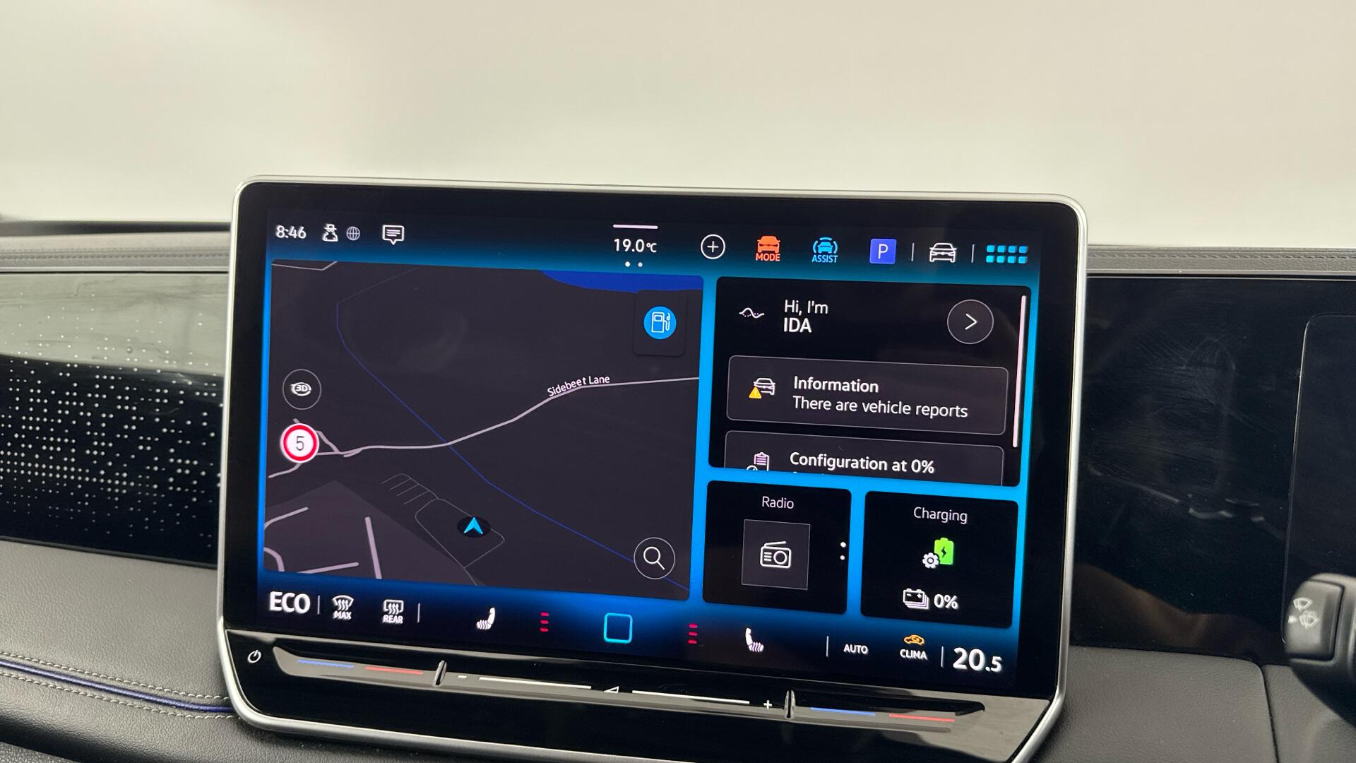 Volkswagen Tiguan view 12