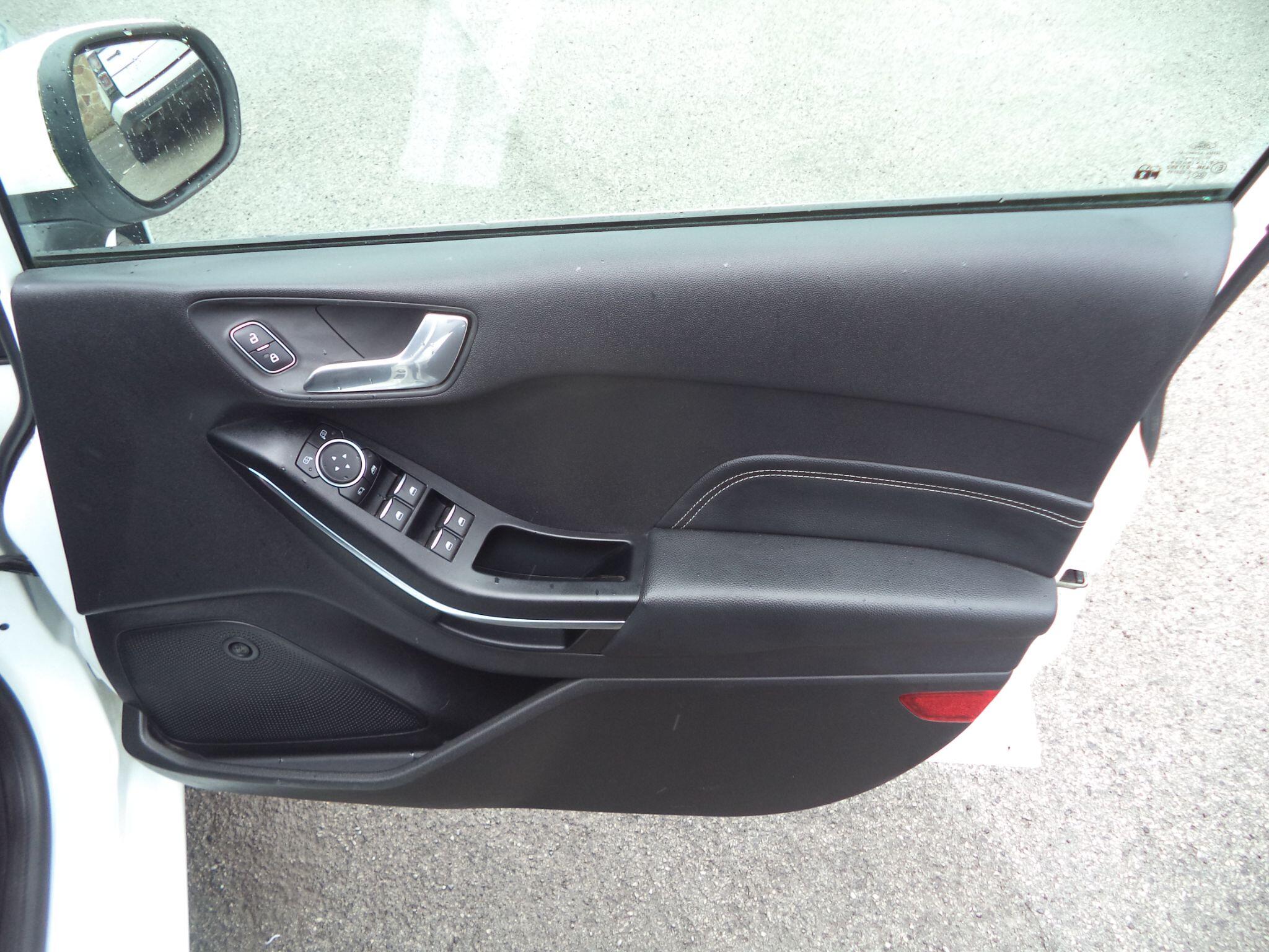 Ford Fiesta view 25