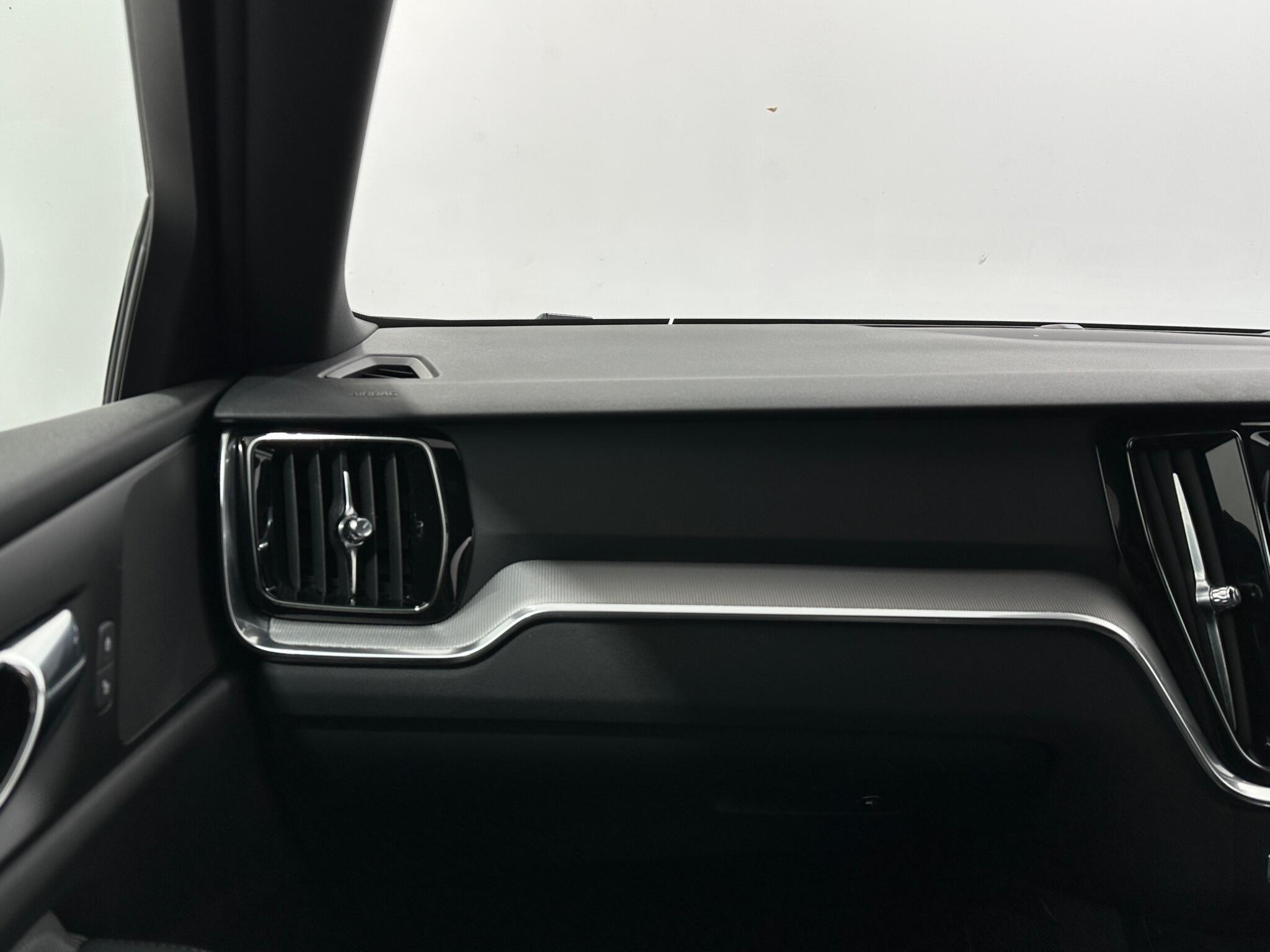 Volvo S60 view 28