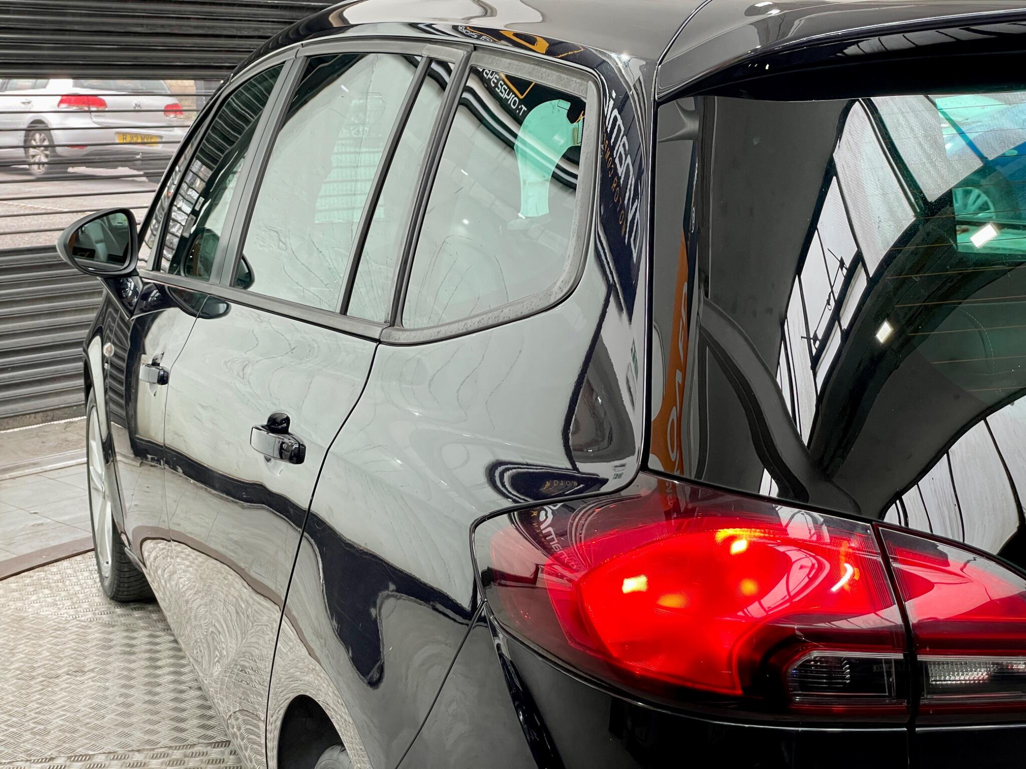 Vauxhall Zafira Tourer view 15