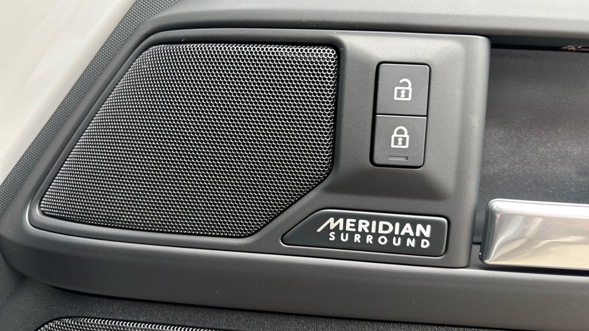 Land Rover Defender view 18