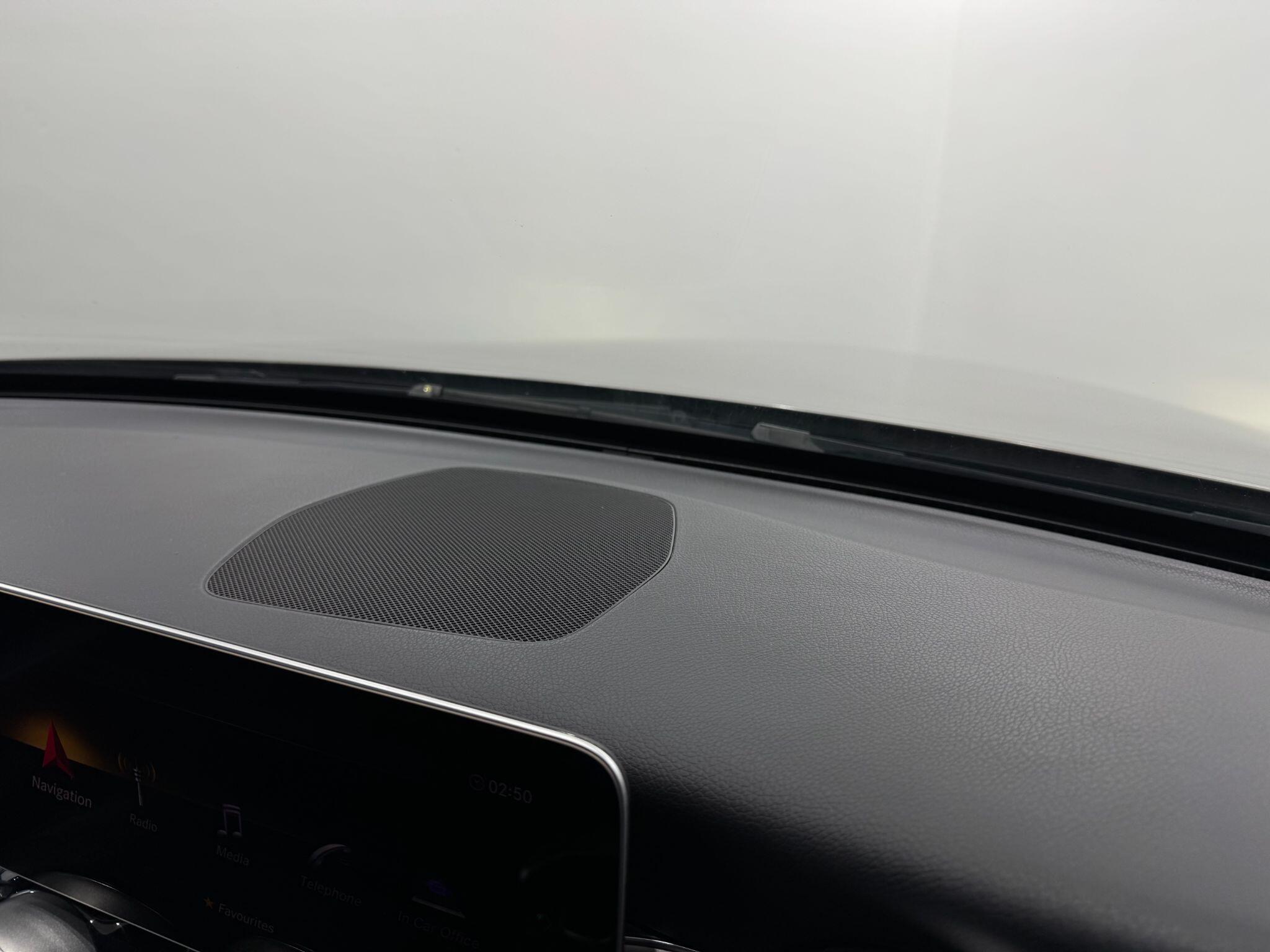 Mercedes-Benz C-Class view 31