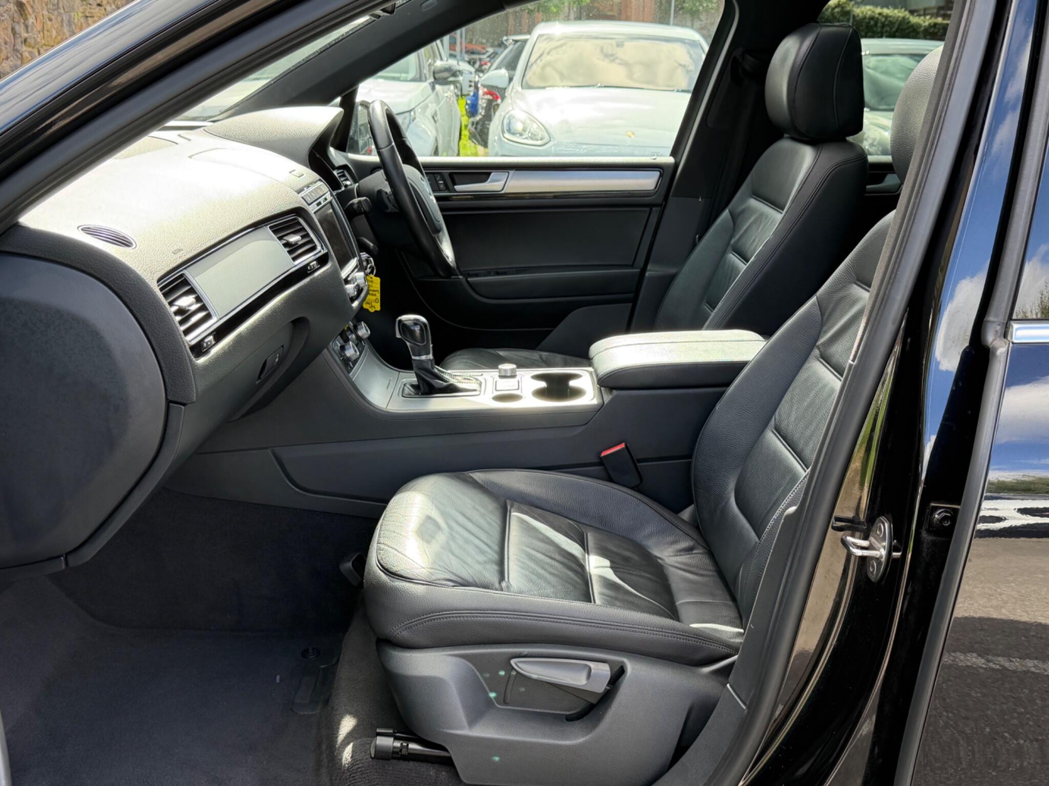 Volkswagen Touareg view 17
