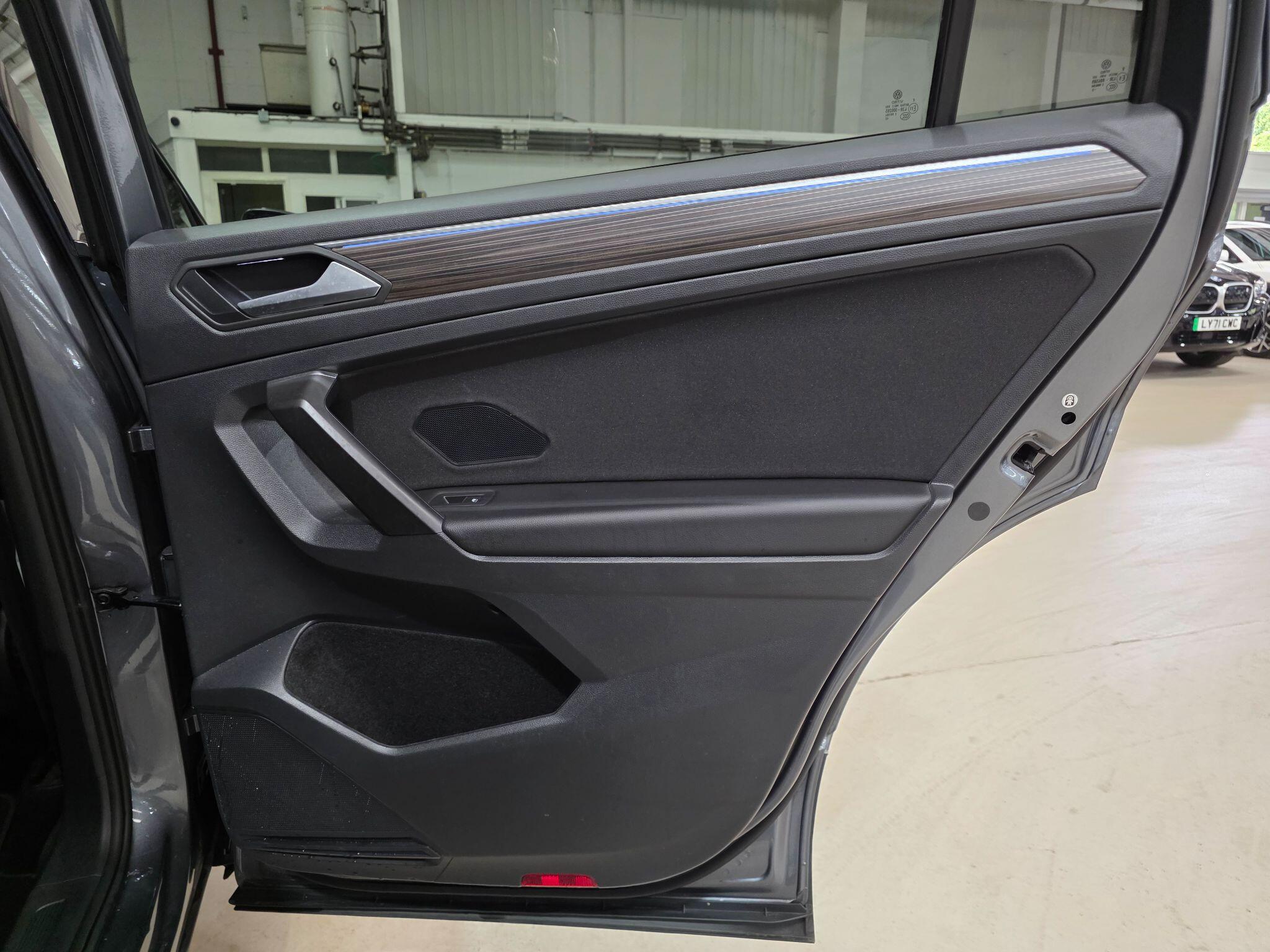 Volkswagen Tiguan Allspace view 23