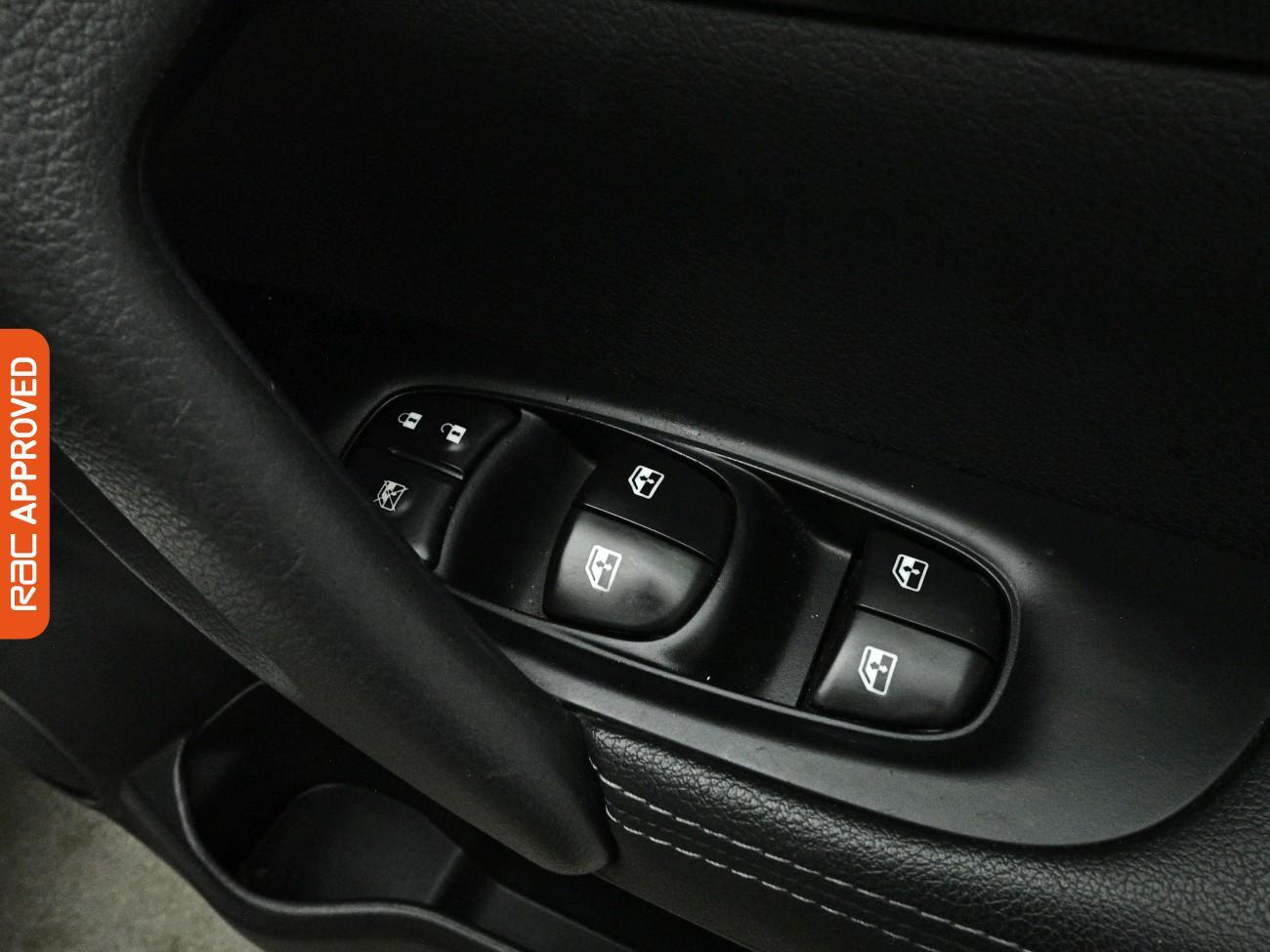 Nissan Qashqai view 24