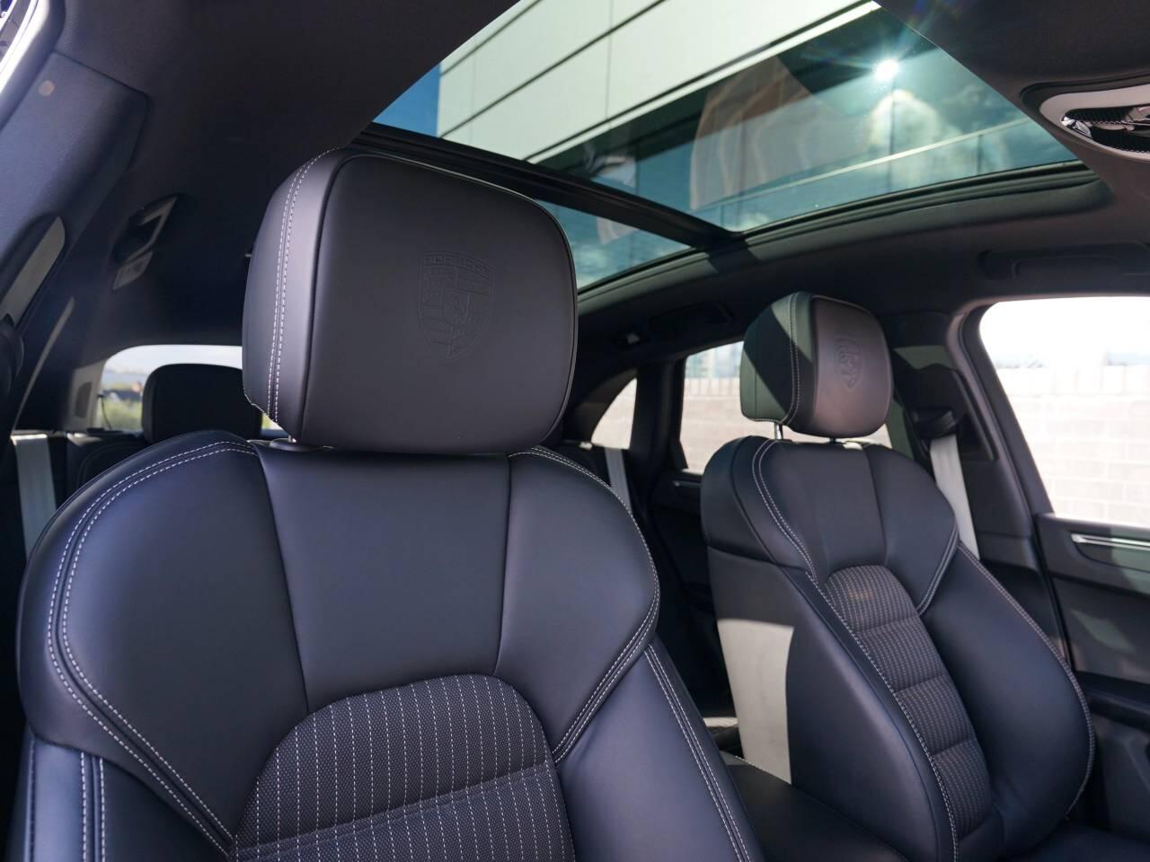Porsche Macan view 20