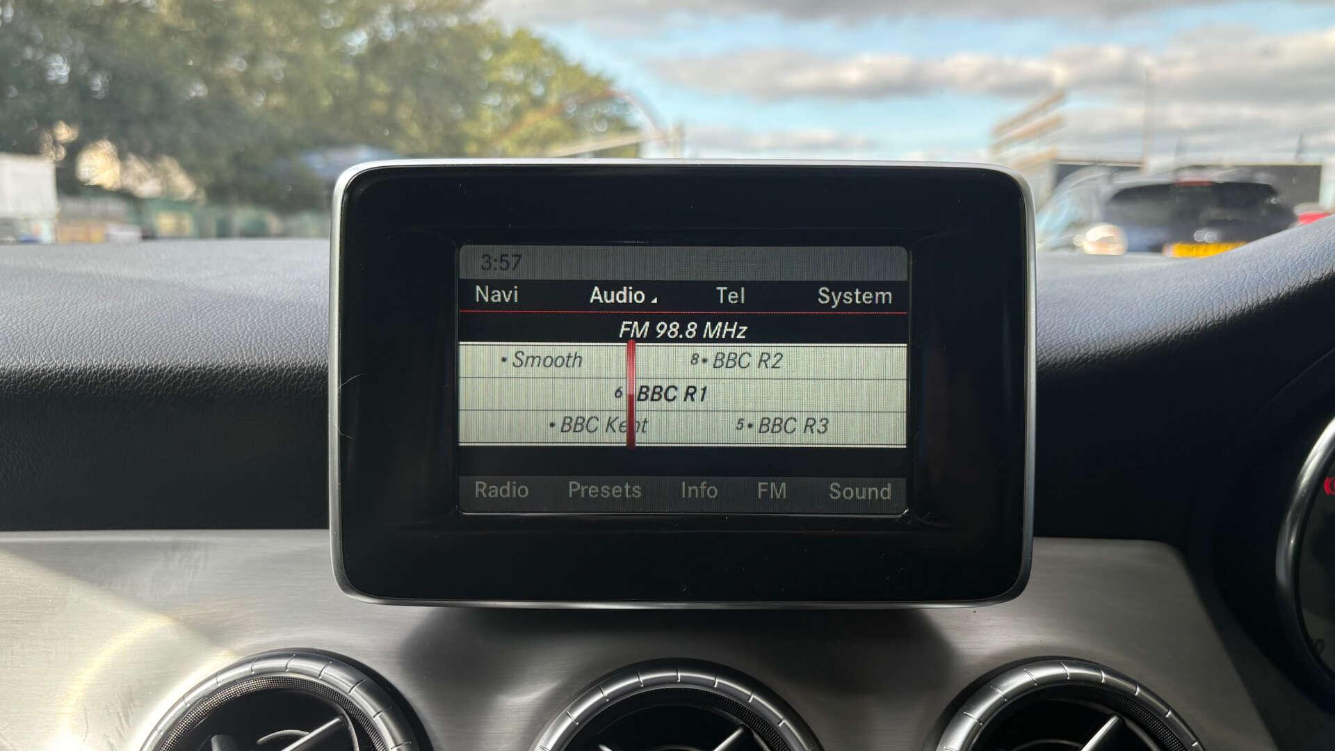Mercedes-Benz Cla view 24