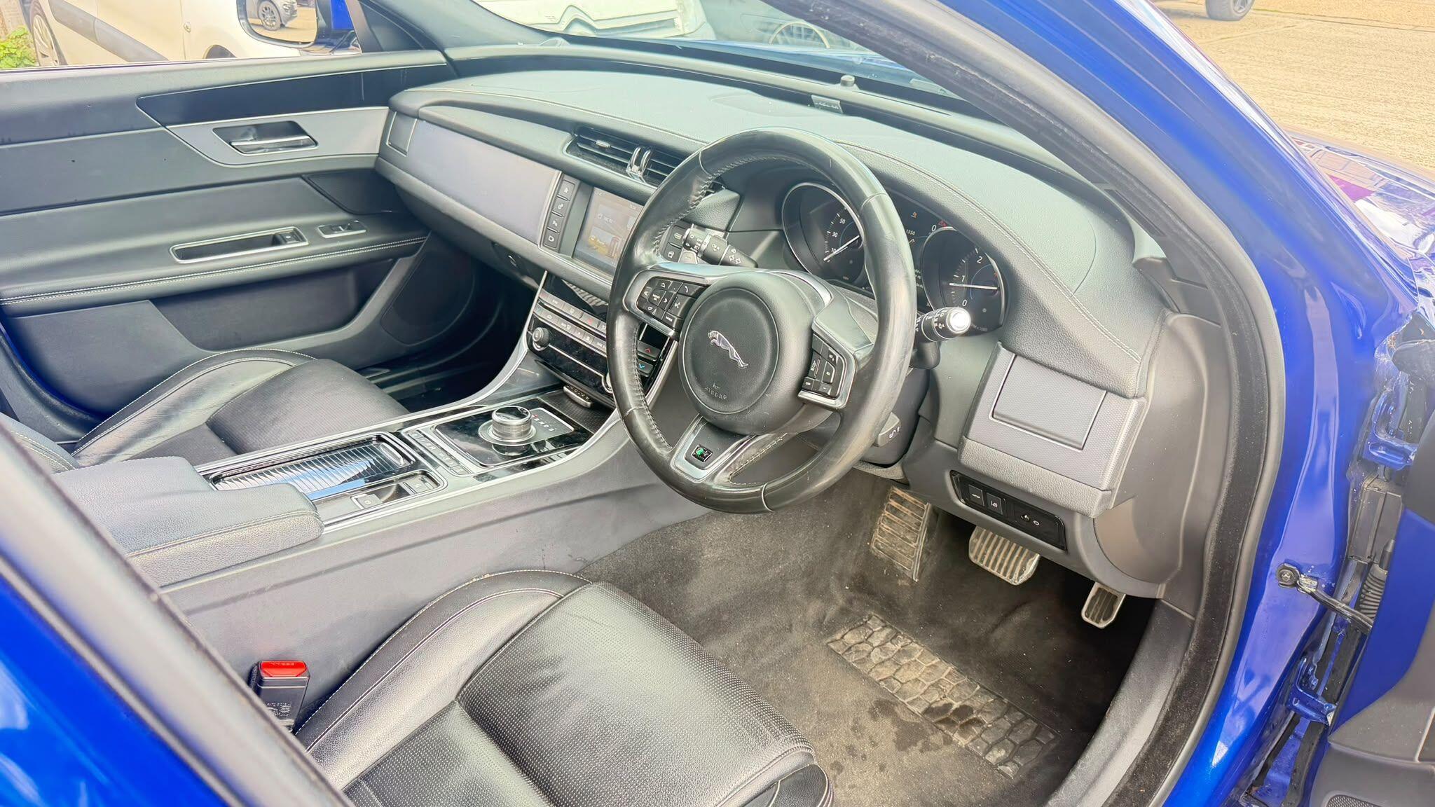 Jaguar XF view 11