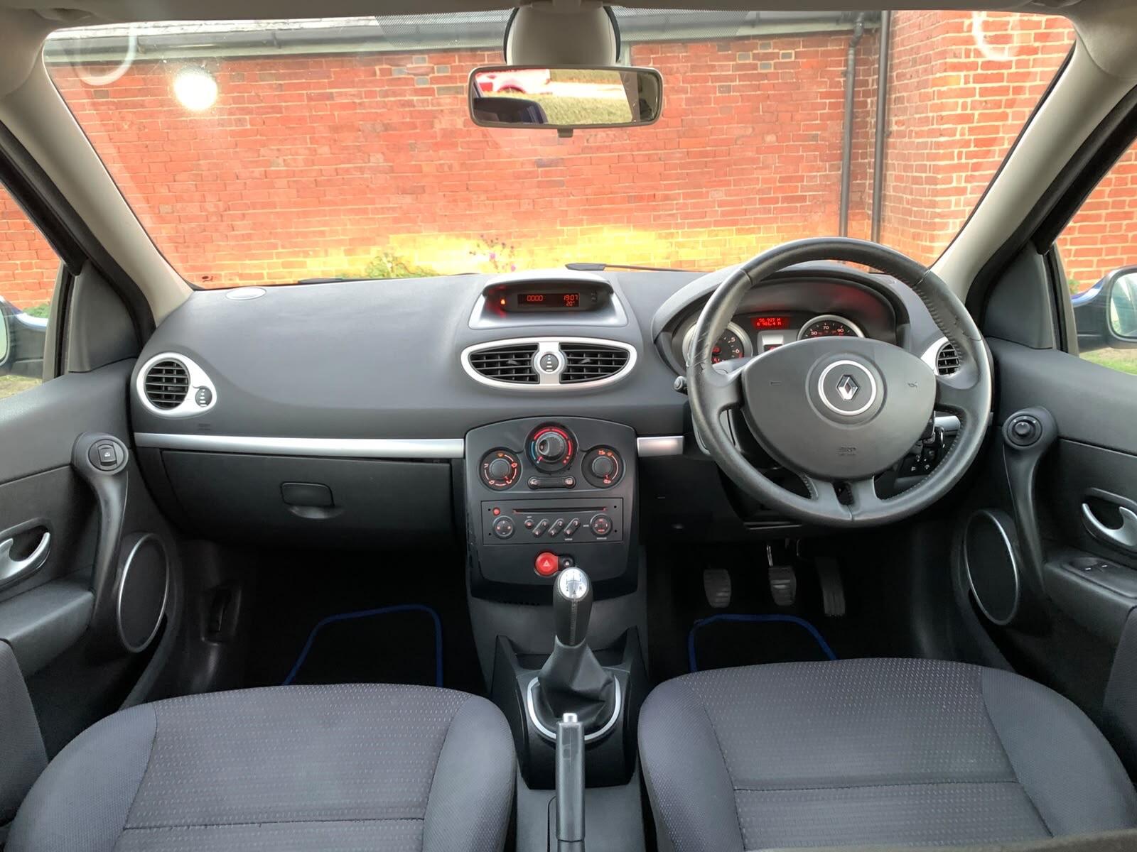 Renault Clio - Image 15
