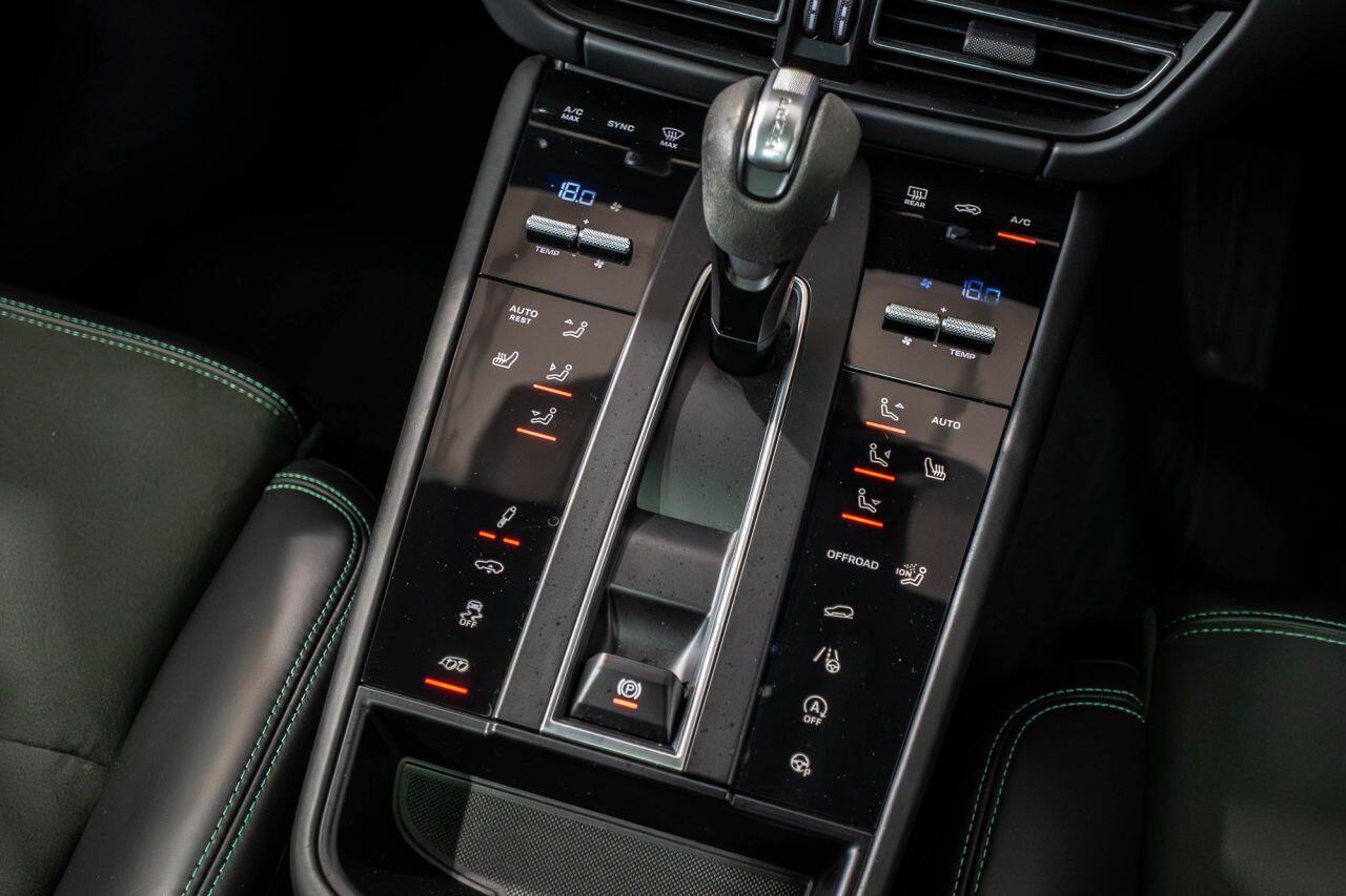 Porsche Macan view 58