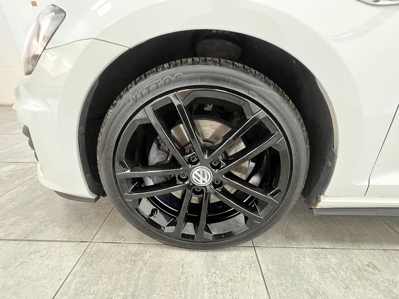 Volkswagen Golf view 19