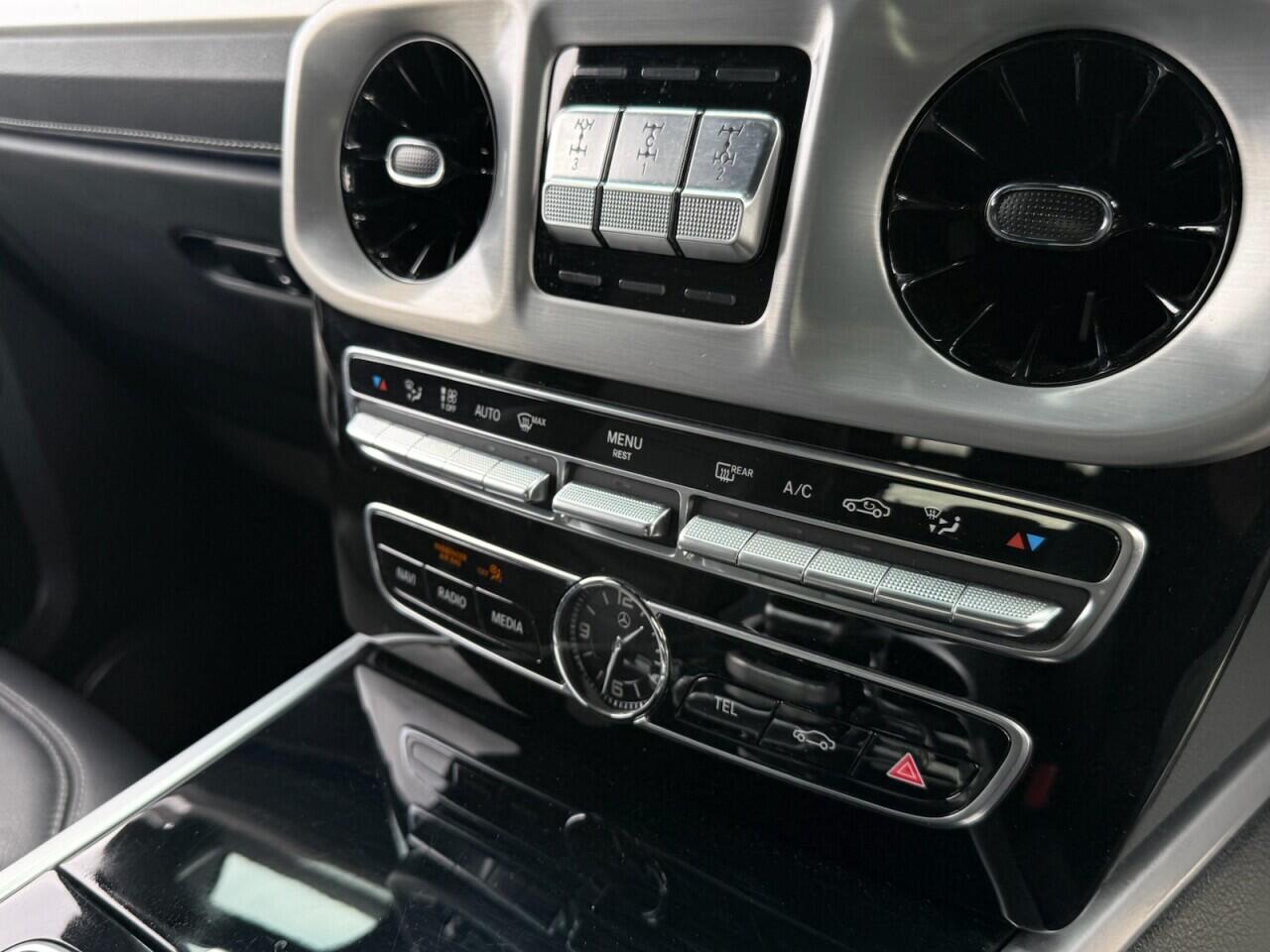 Mercedes-Benz G-Class view 22