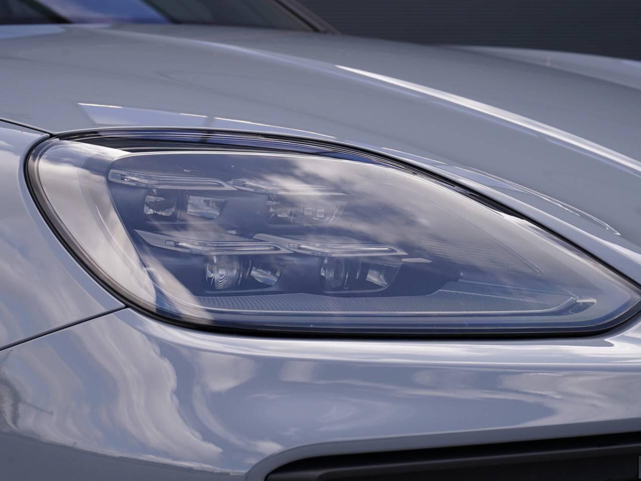 Porsche Cayenne view 54