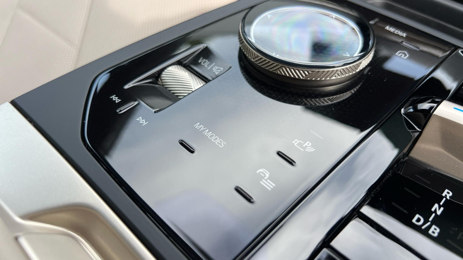 BMW Ix view 19