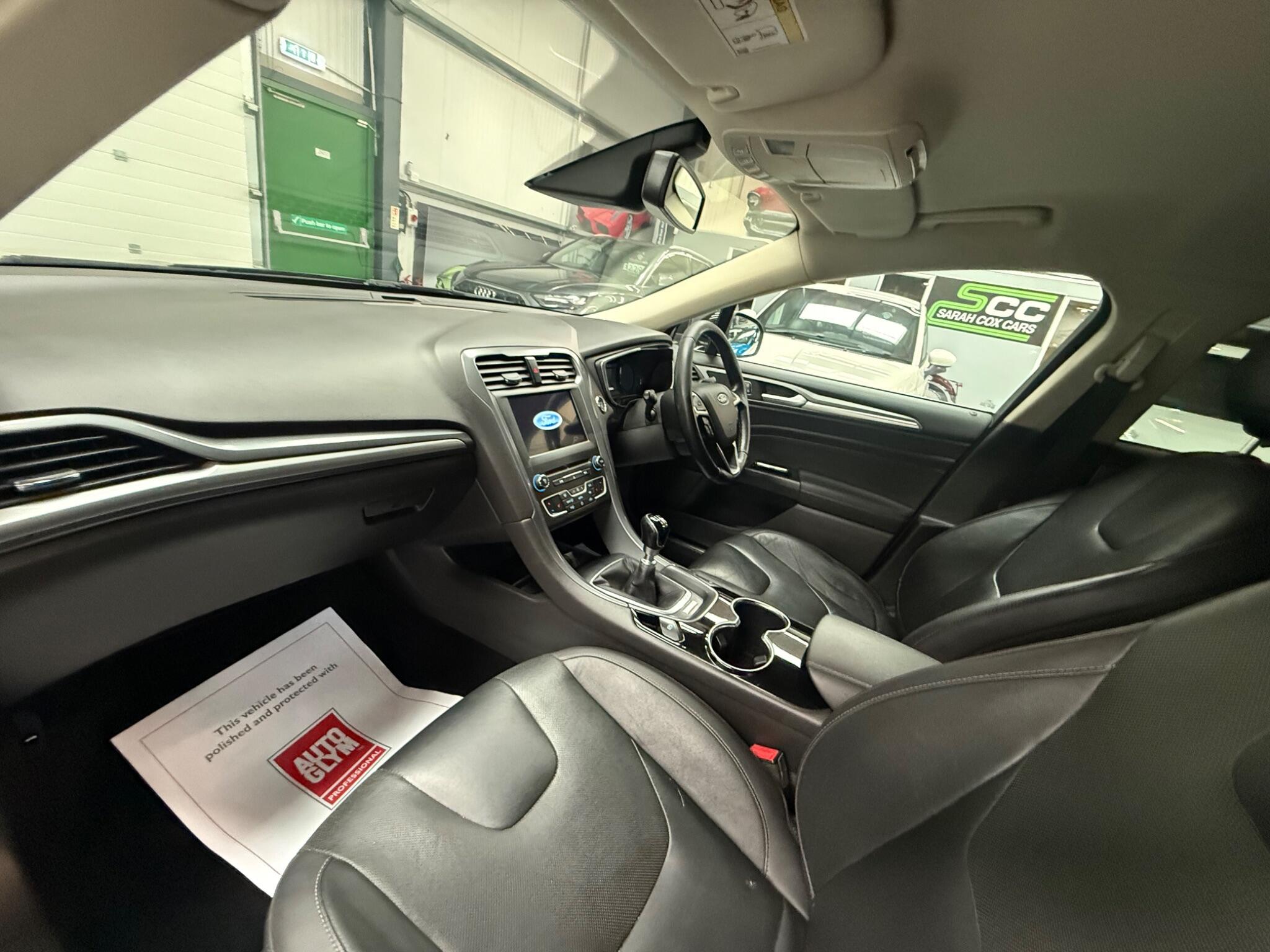 Ford Mondeo view 3