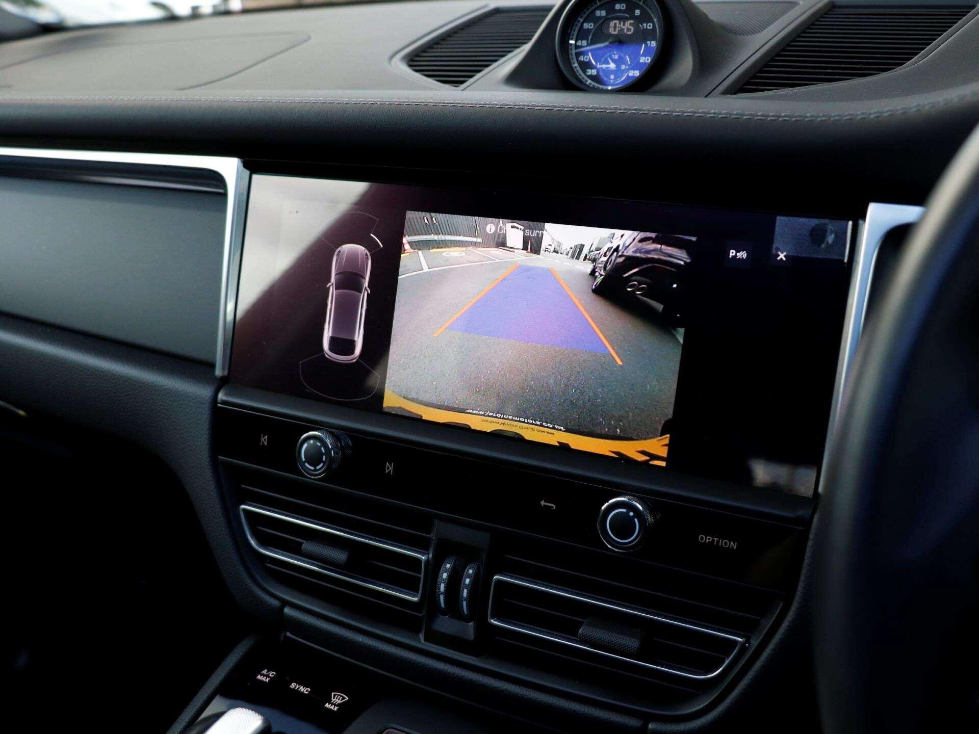 Porsche Macan view 16