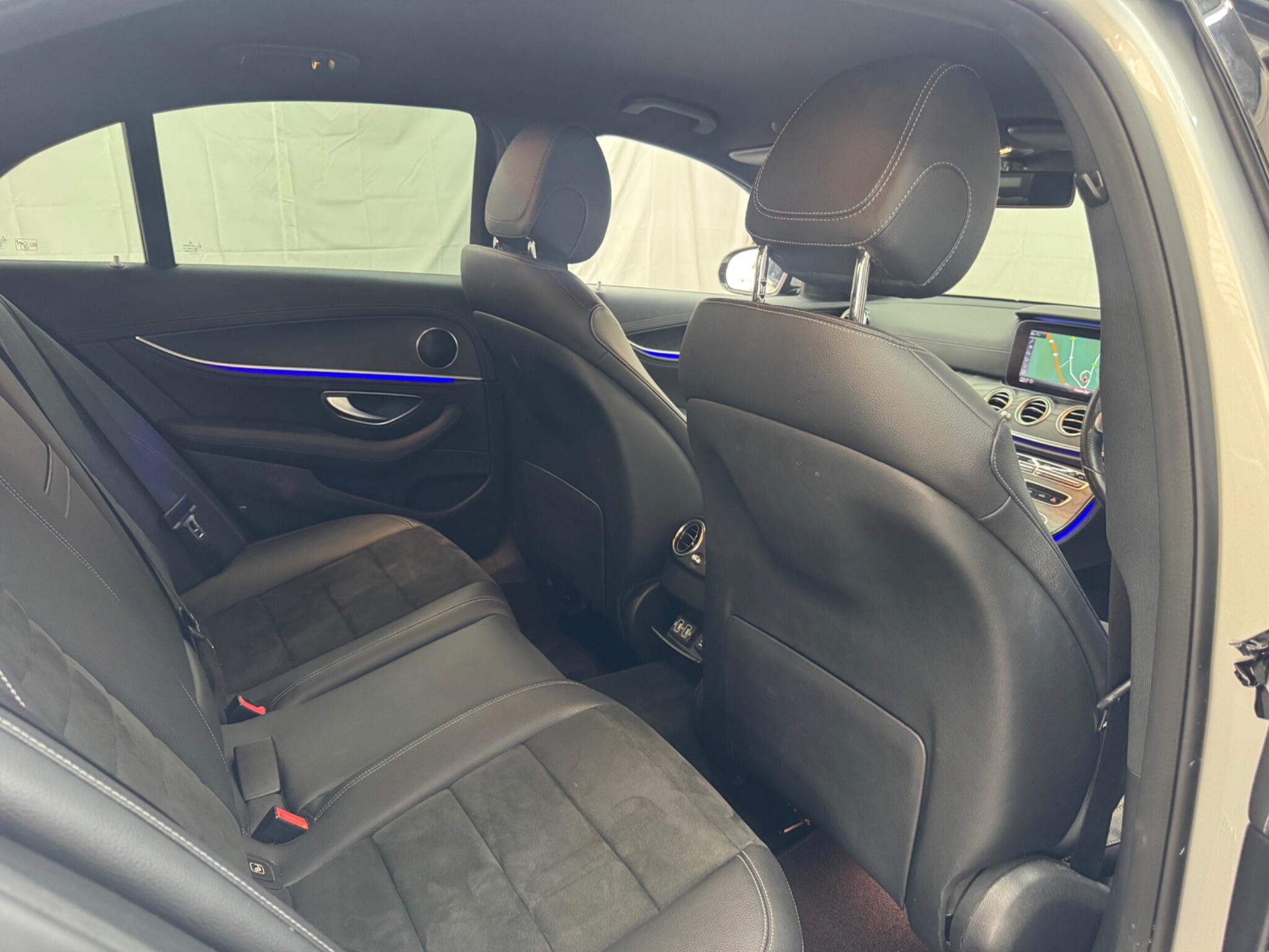 Mercedes-Benz E Class view 32