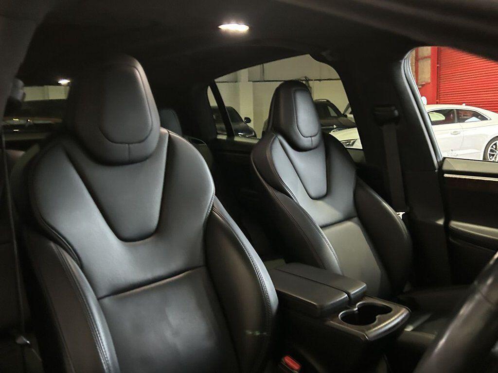 Tesla Model X view 32