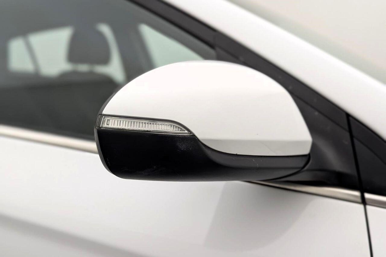 Hyundai Ioniq view 44