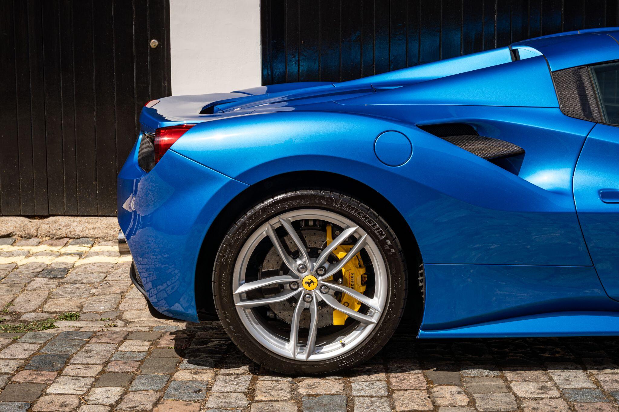 Ferrari 488 view 6