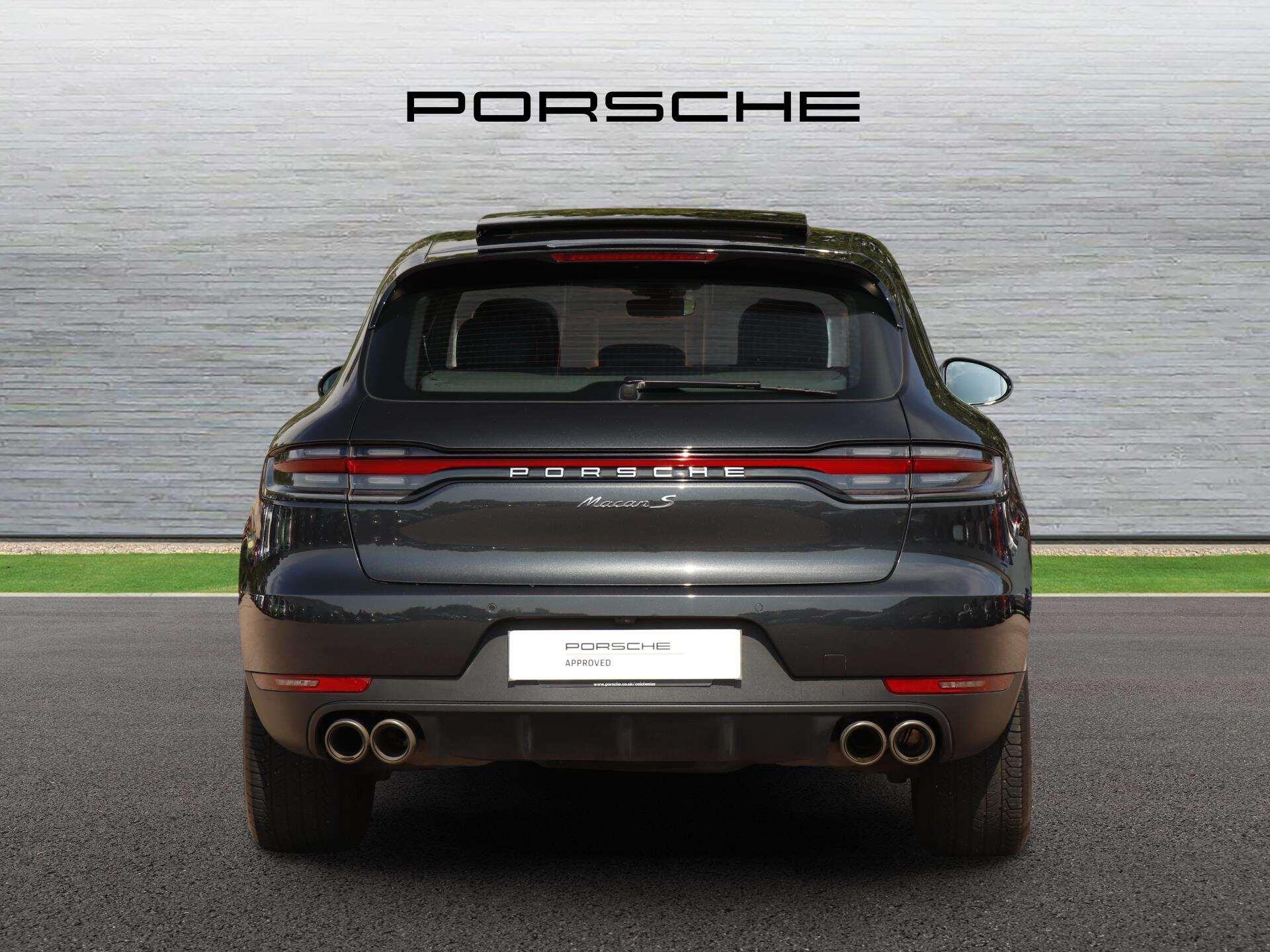 Porsche Macan view 4