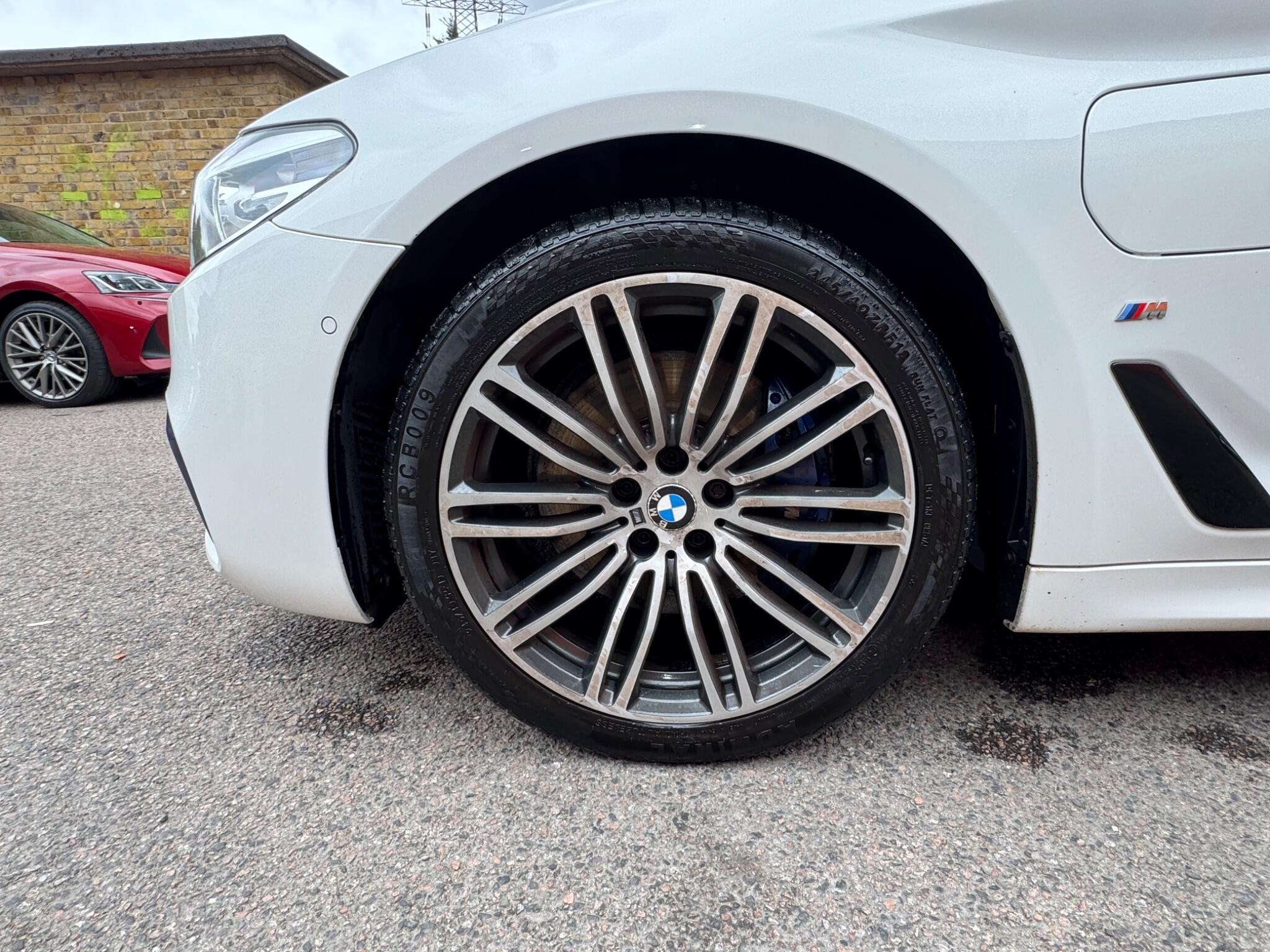 BMW 5 Series view 31