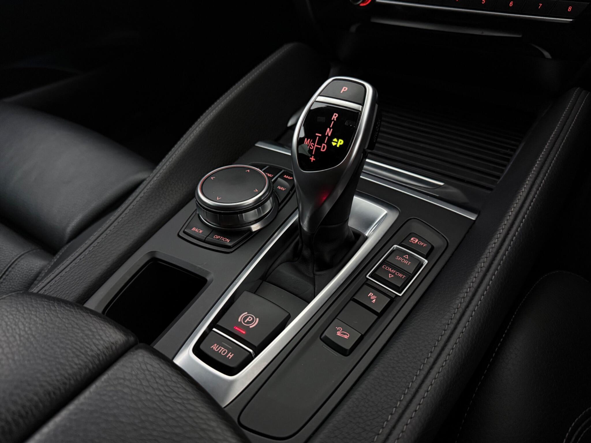 BMW X6 view 22