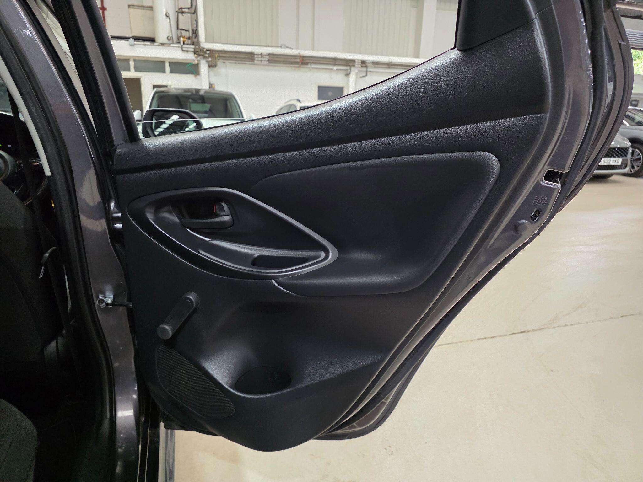 Toyota Yaris view 19