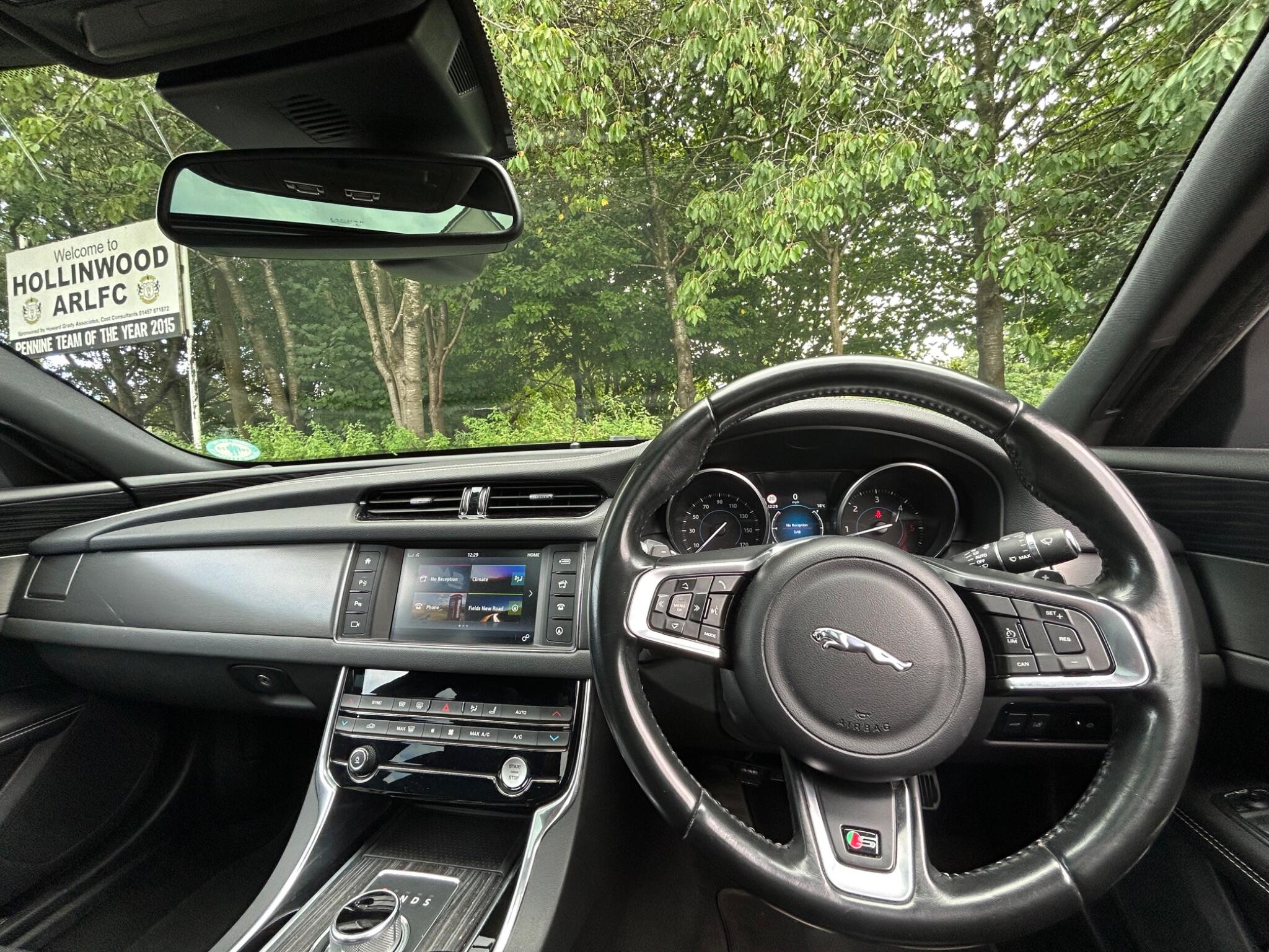Jaguar XF view 13