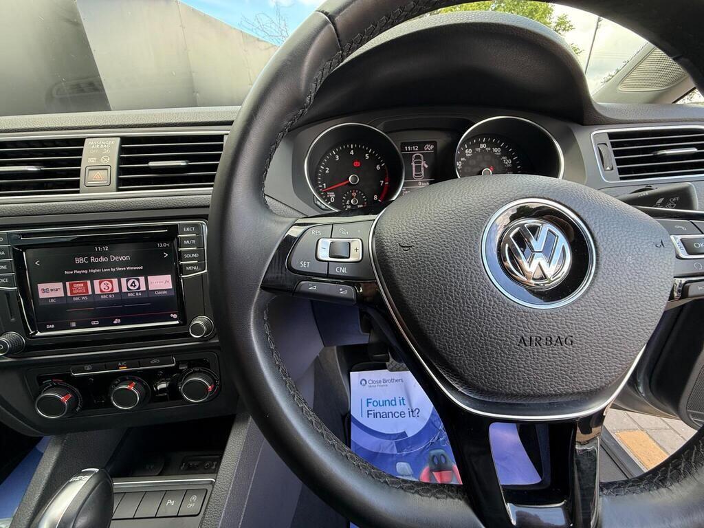 Volkswagen Jetta view 23