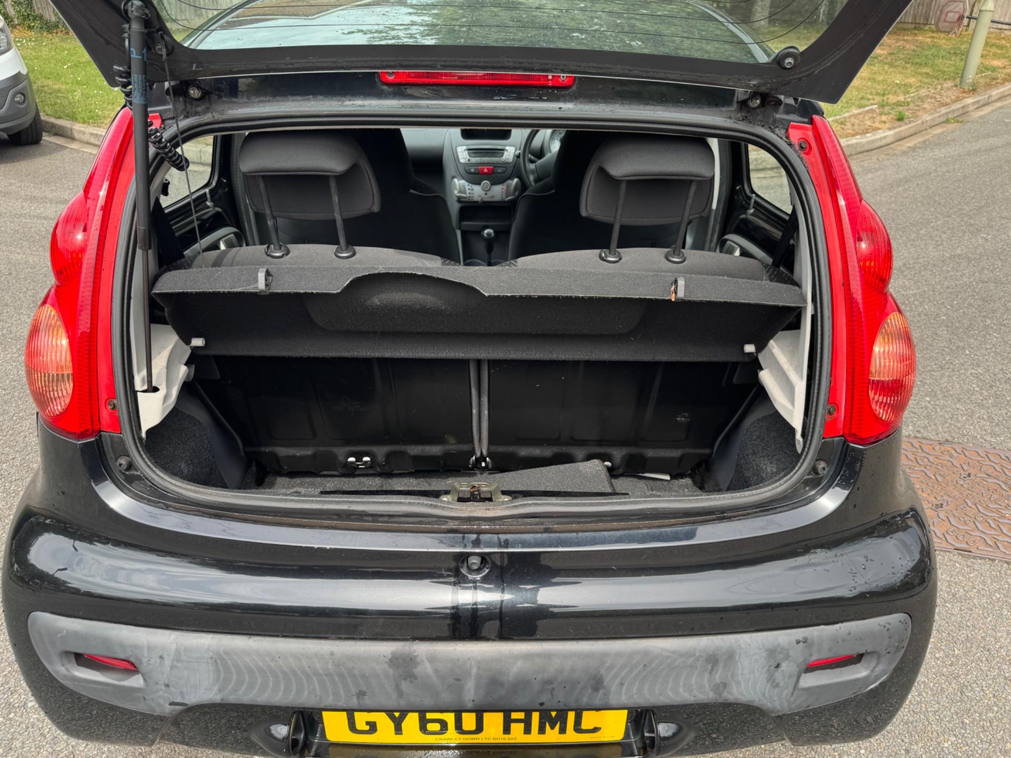 2011 Peugeot 107 image 16