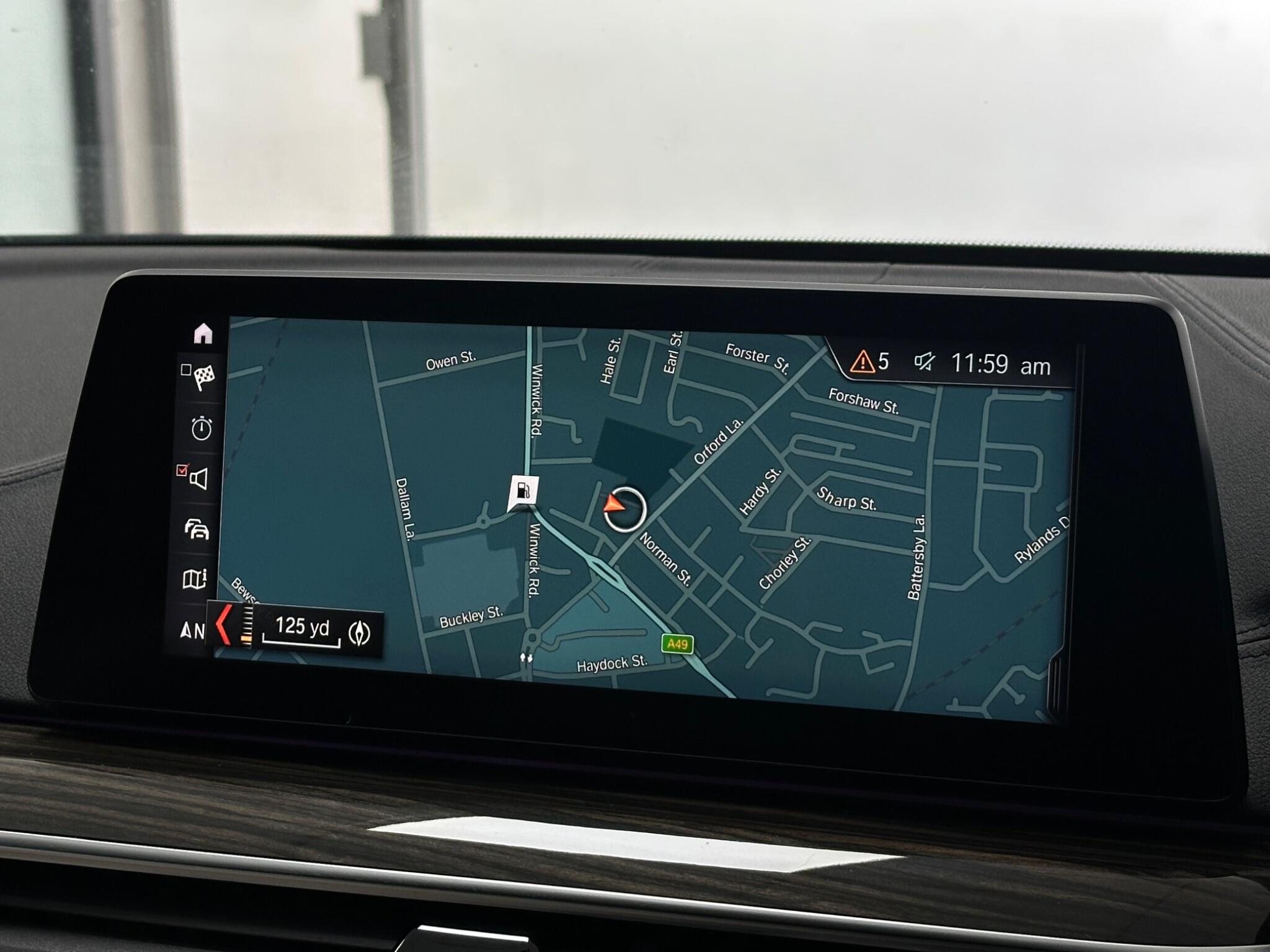 BMW 5 Series view 29