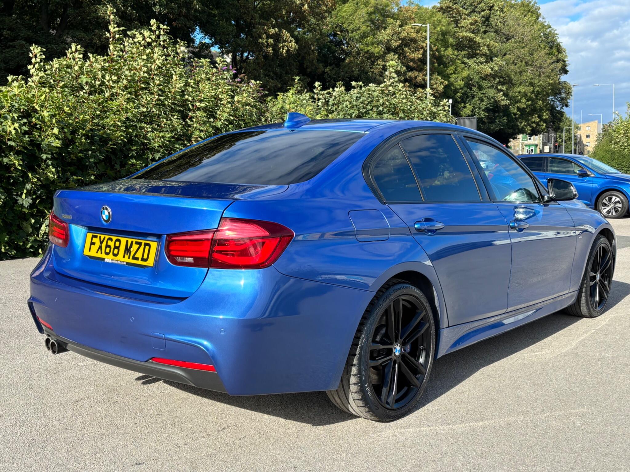 BMW 3 Series view 5