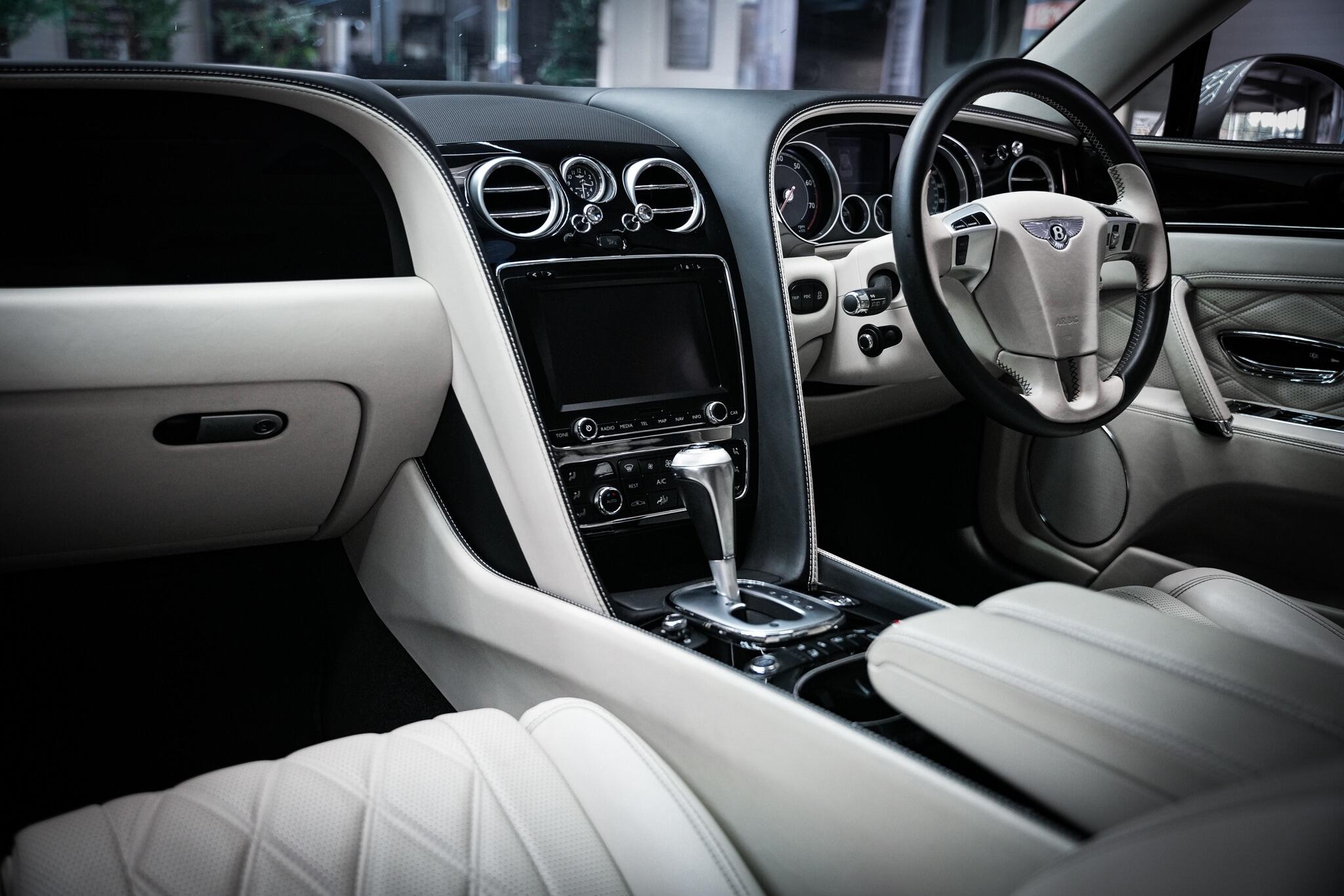 Bentley Flying Spur view 23