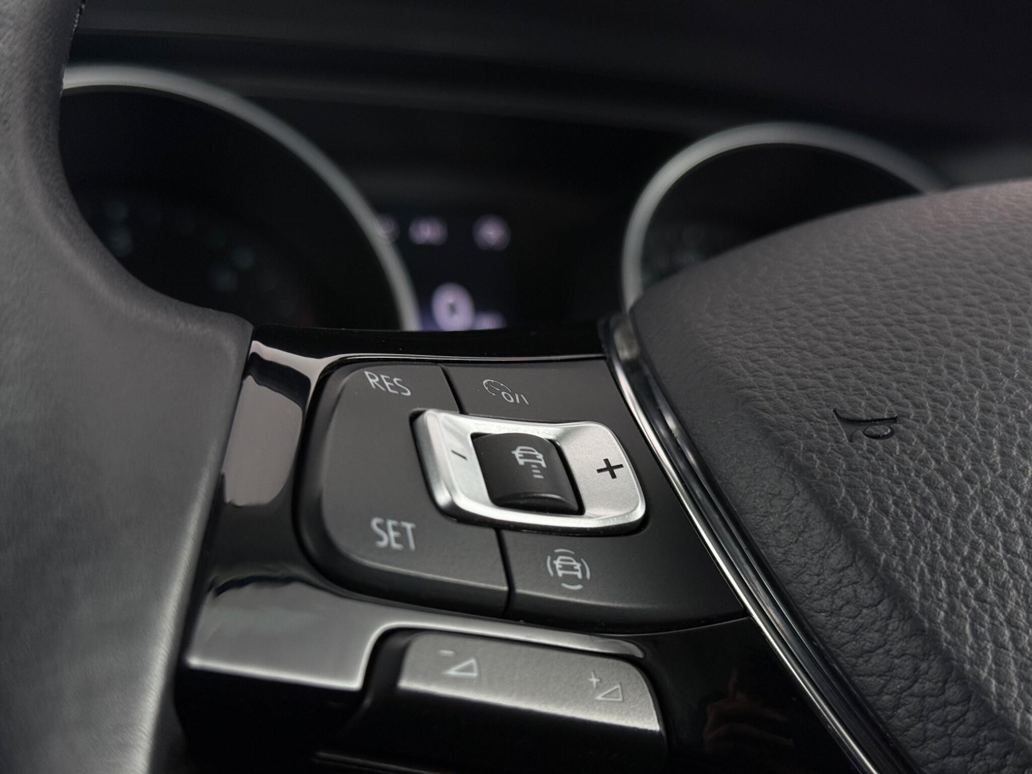 Volkswagen Tiguan view 13