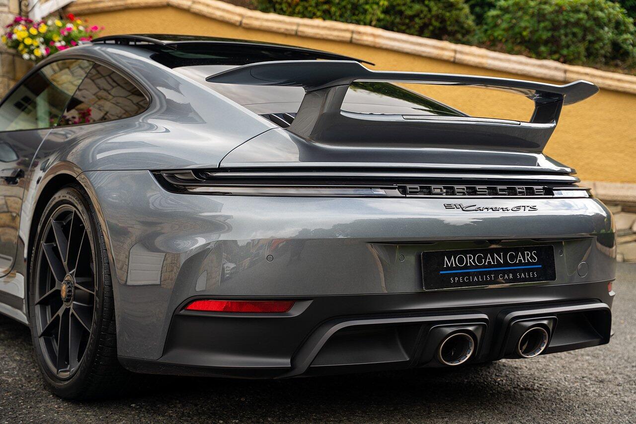 Porsche 911 view 11