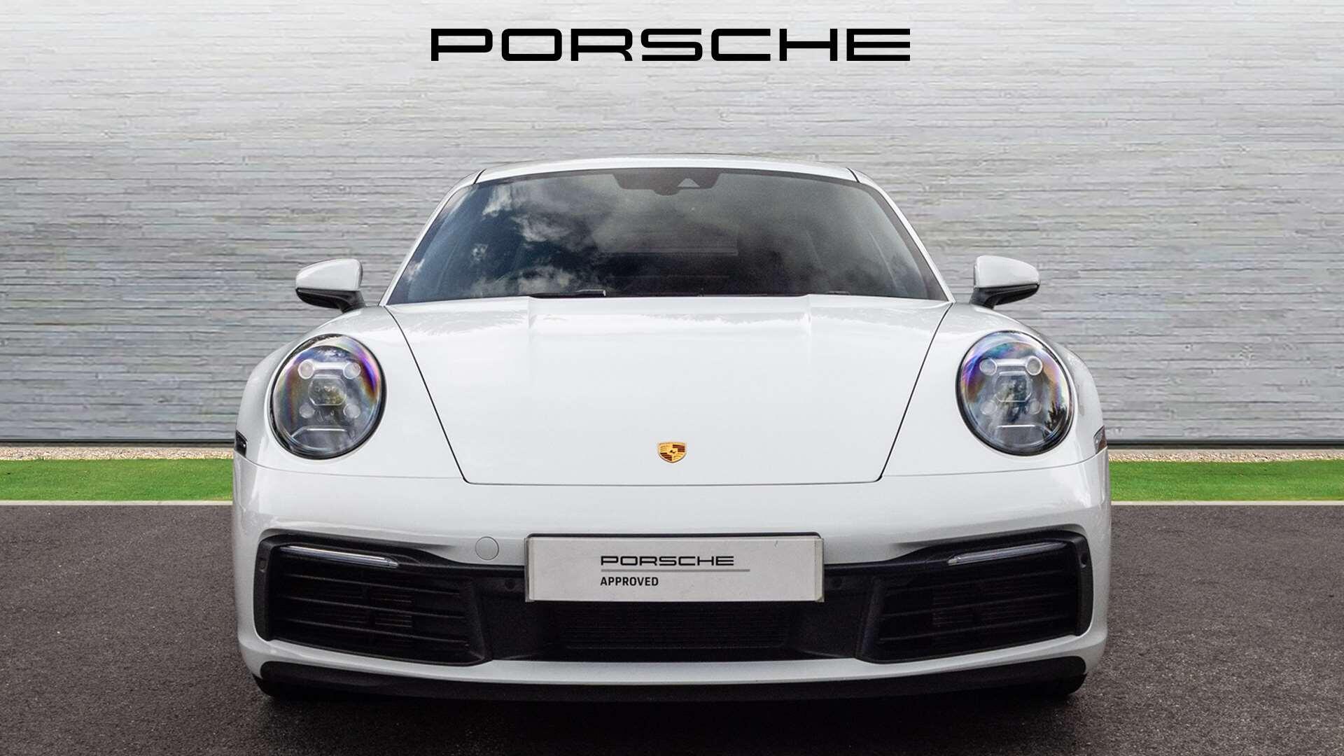 Porsche 911 view 8