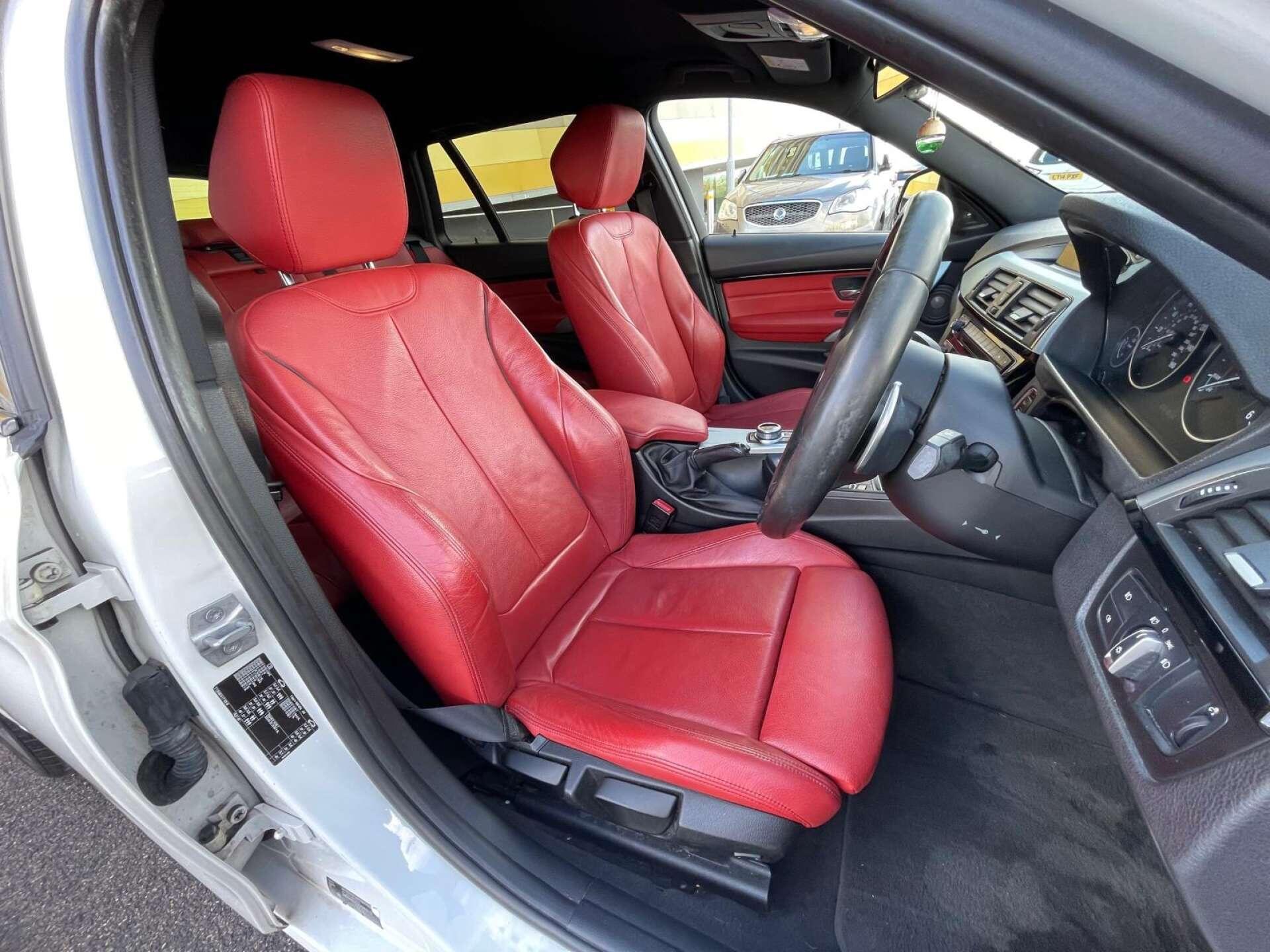 BMW 3 Series view 35