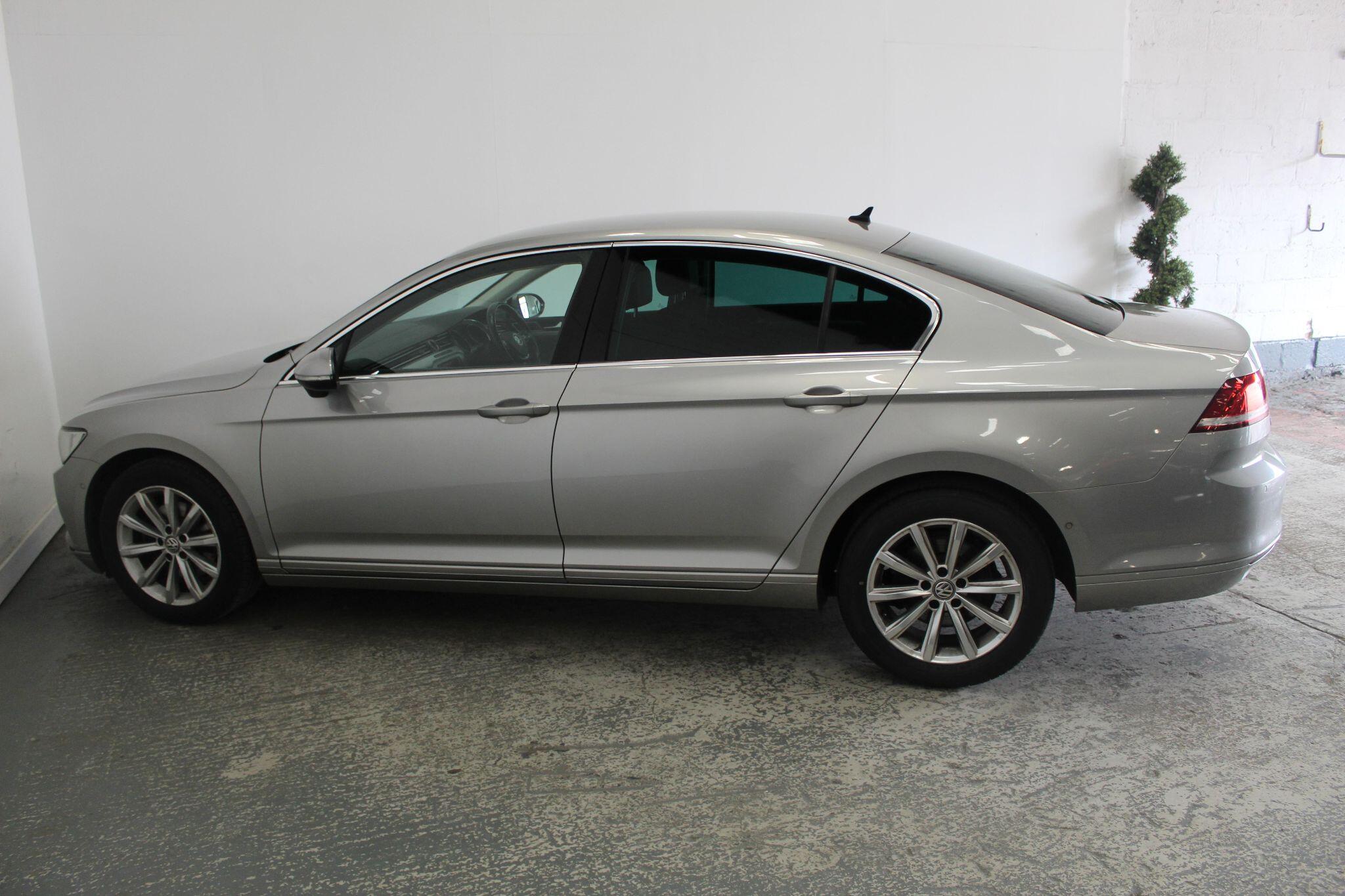 Volkswagen Passat view 10