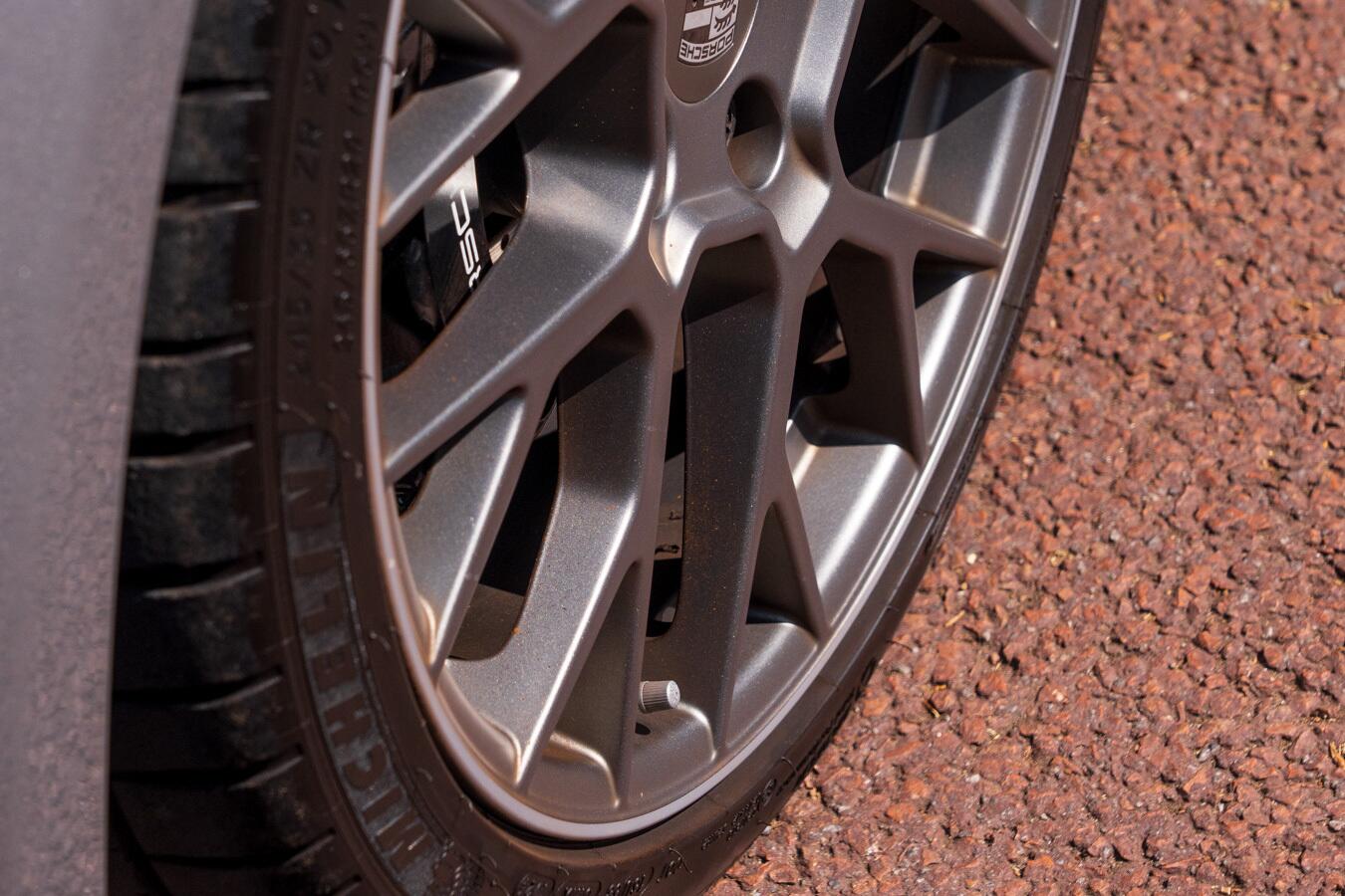 Porsche 911 view 19