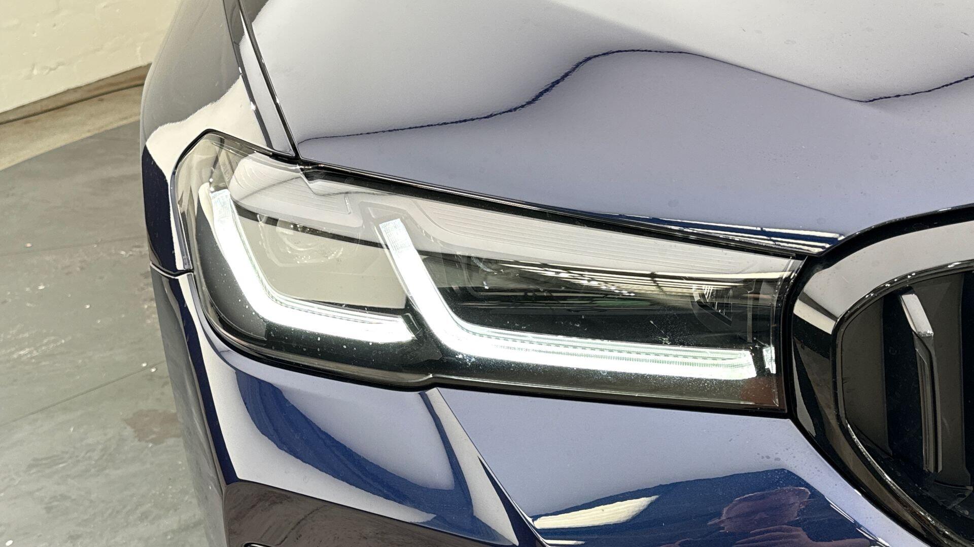 BMW 5 Series view 24