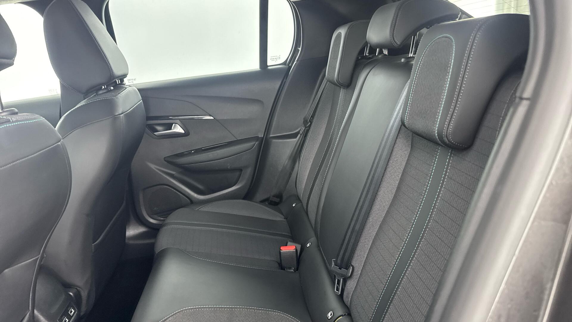 Peugeot 208 view 14