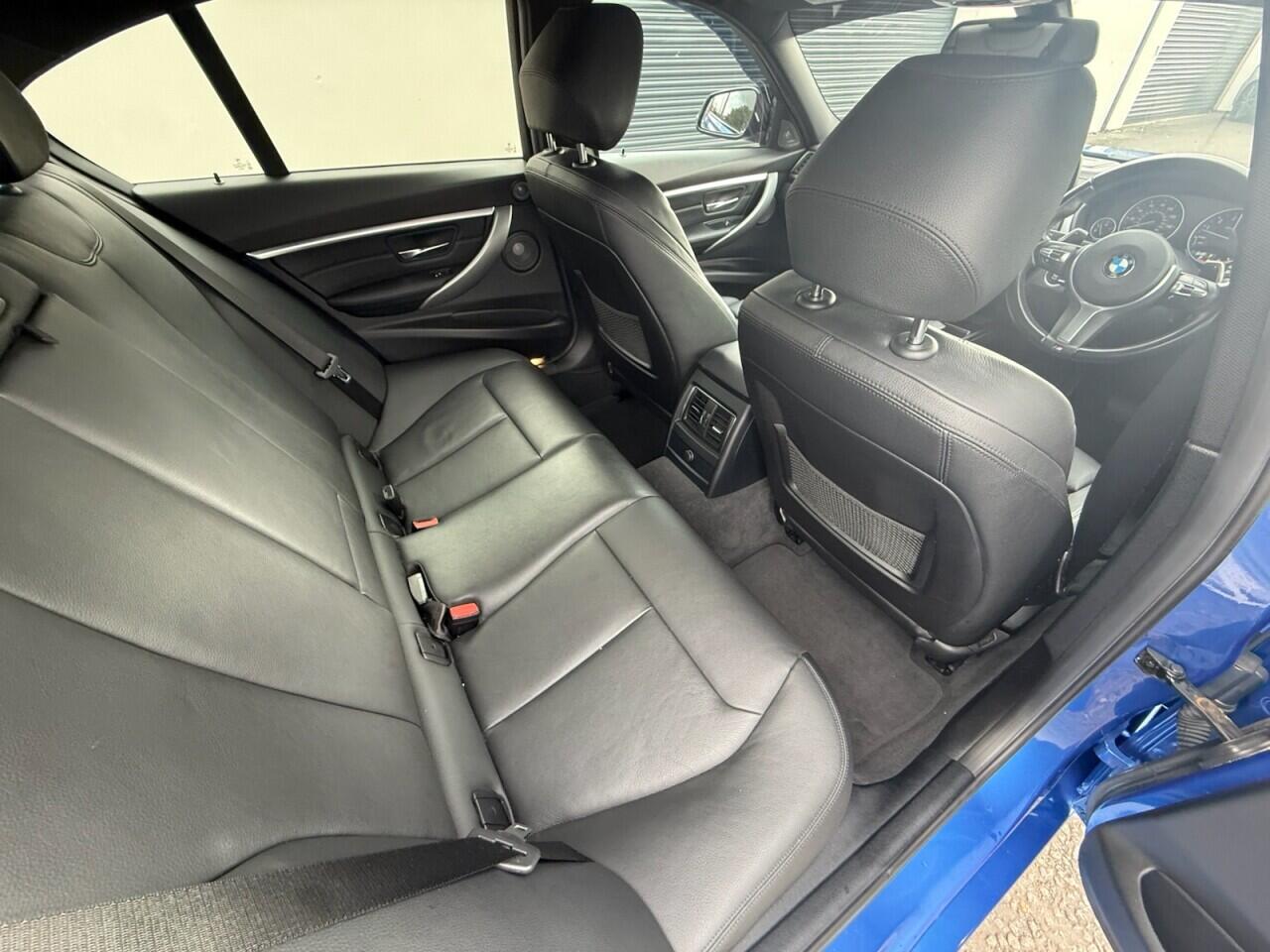 BMW 3 Series view 28