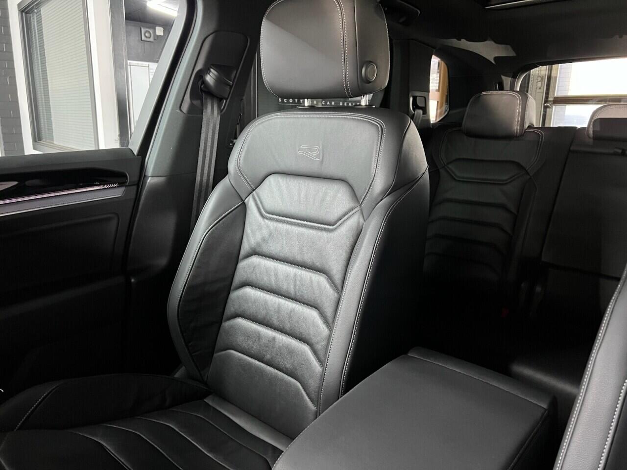 Volkswagen Touareg view 30