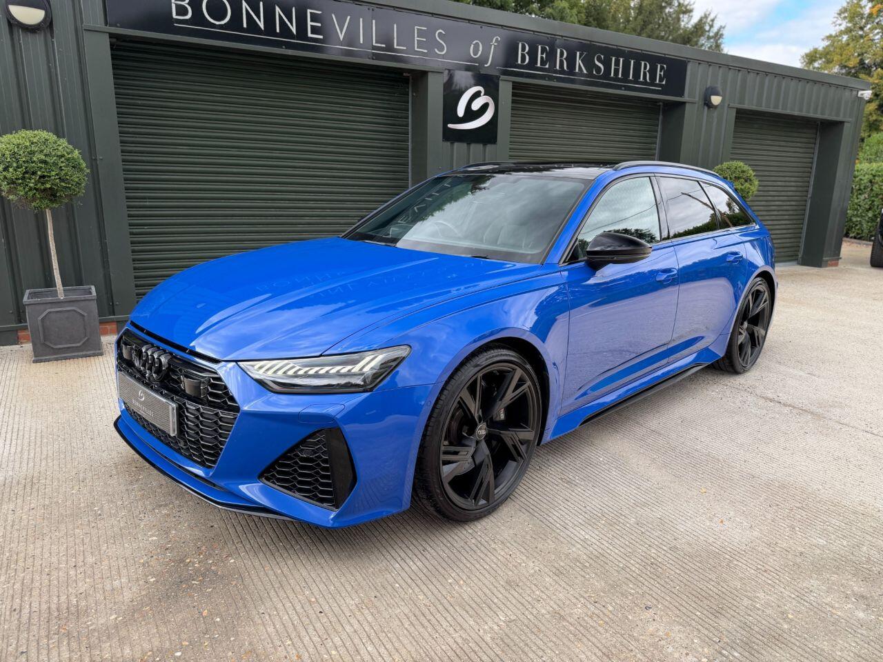 Audi RS6 Avant view 11